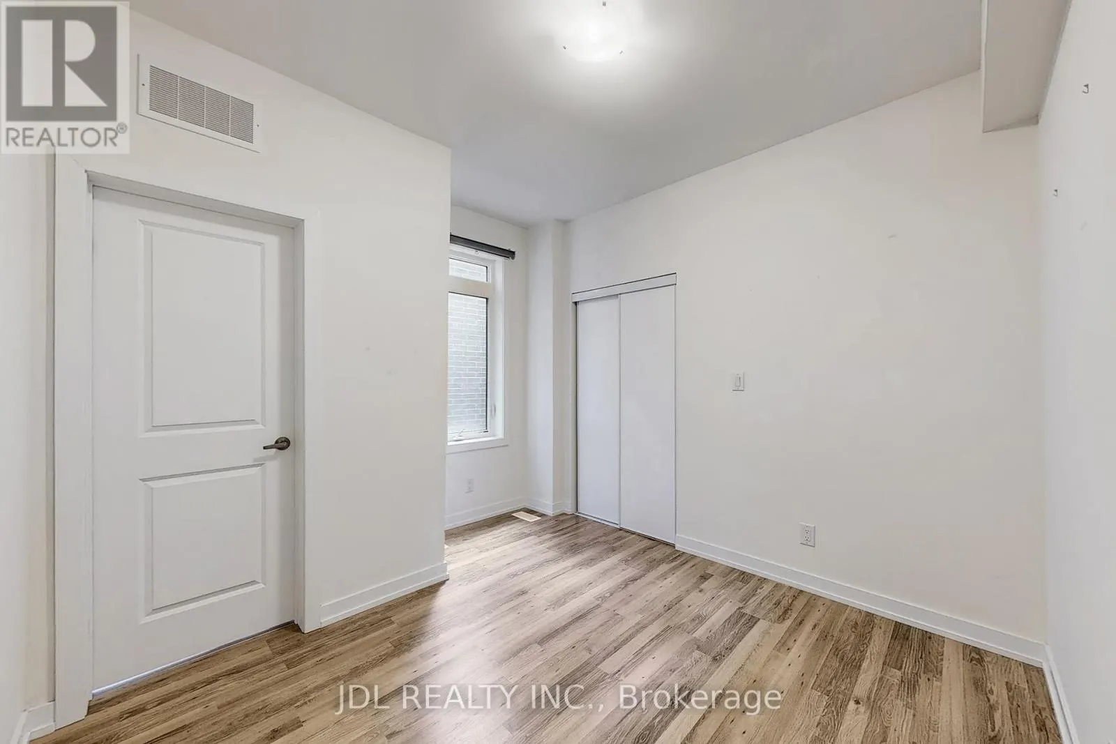 112 - 370 D RED MAPLE ROAD