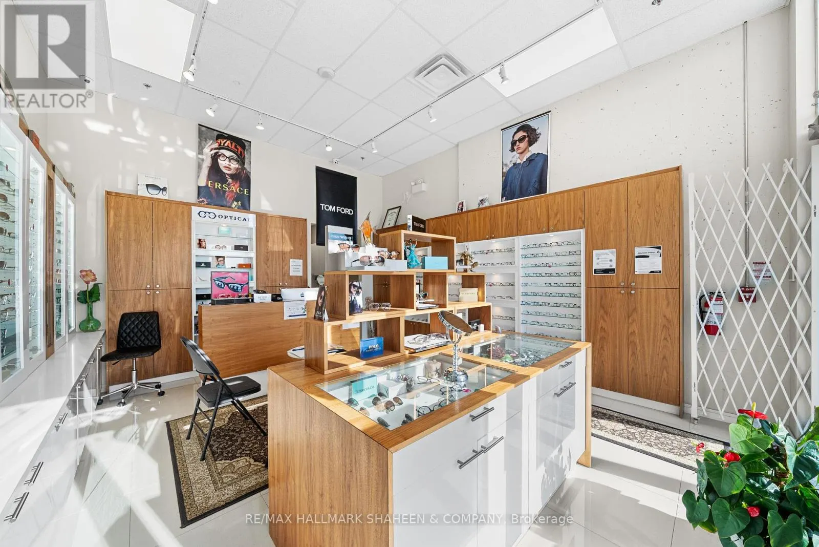 B10 - 9610 YONGE STREET