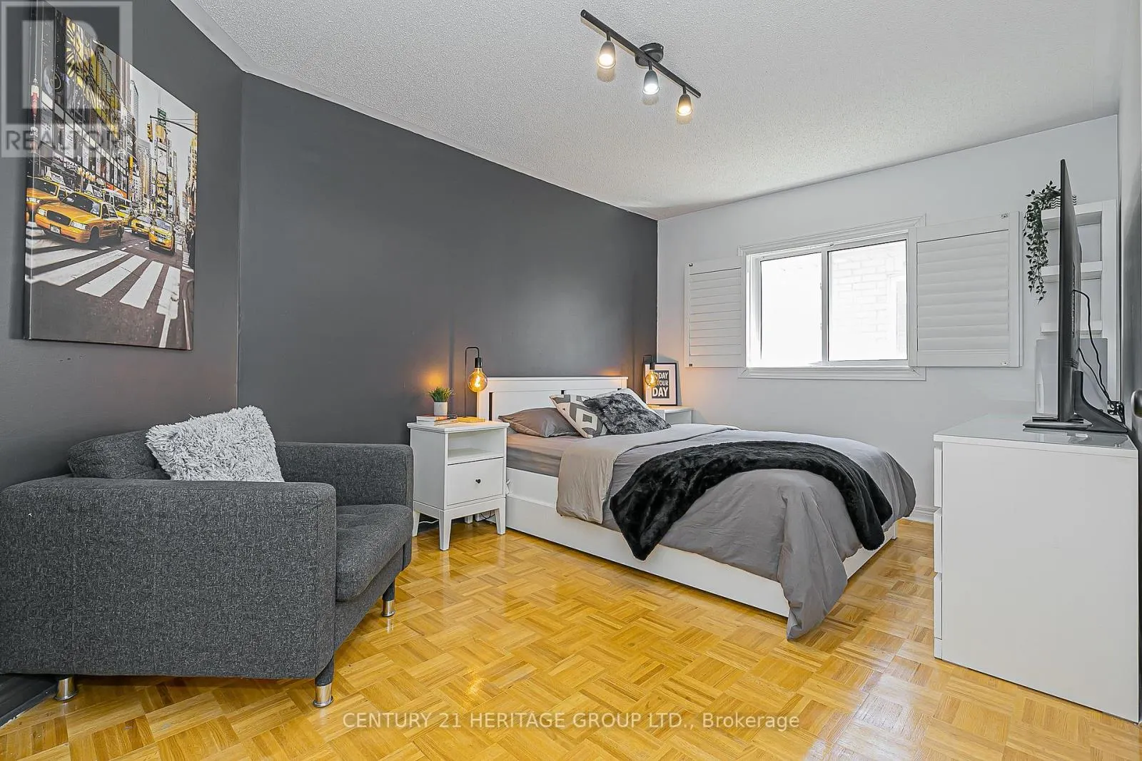 29 EMINENCE ROAD