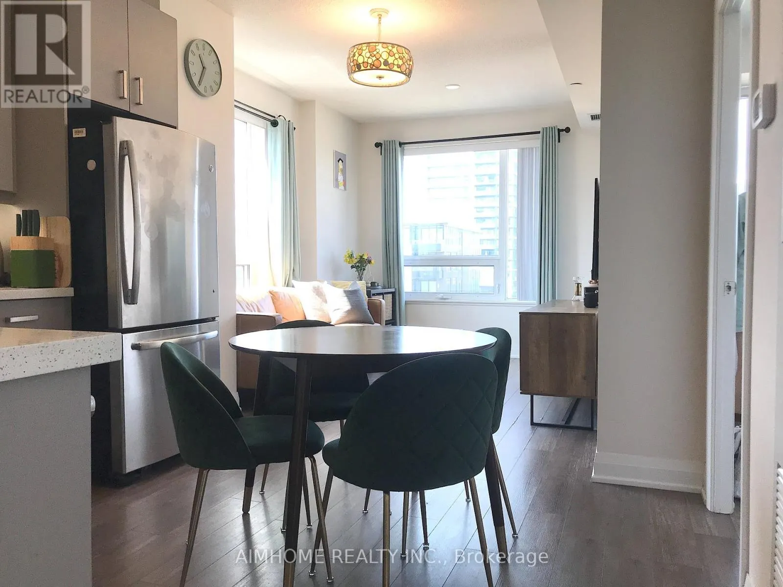 605 - 28 UPTOWN DRIVE