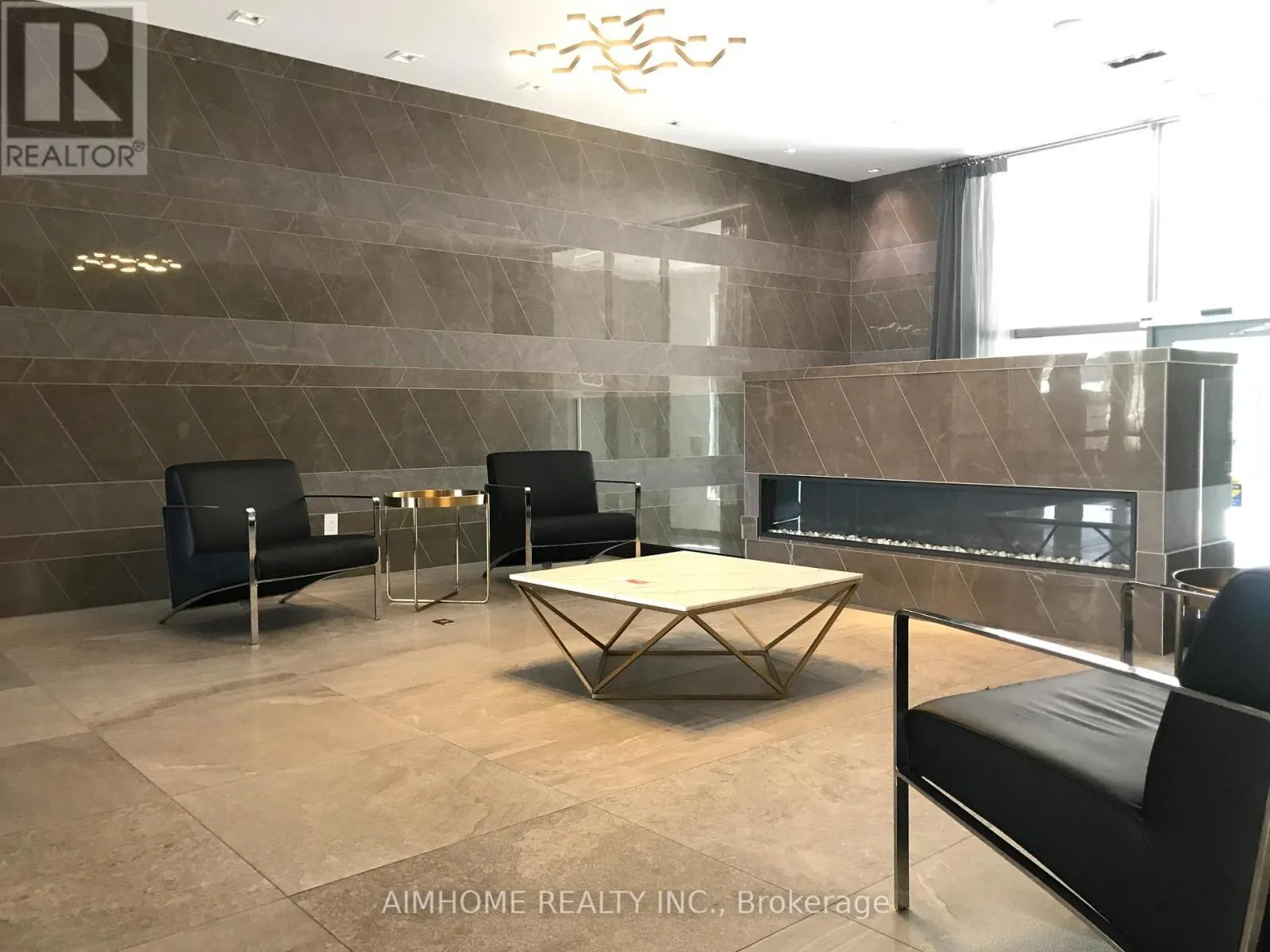 605 - 28 UPTOWN DRIVE