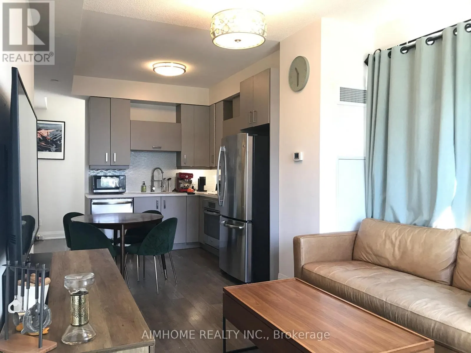 605 - 28 UPTOWN DRIVE