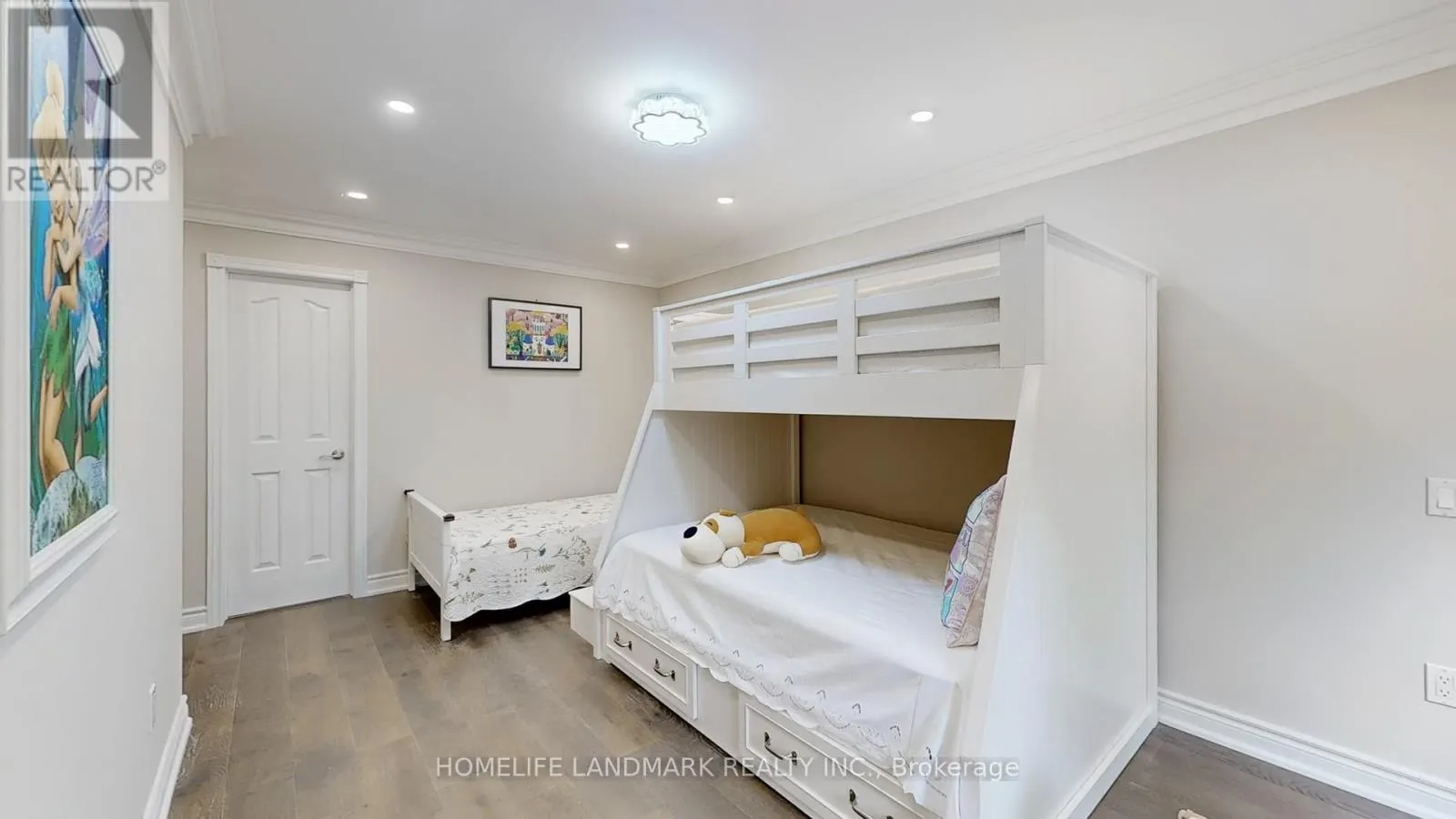 16 CRESCENTVIEW ROAD
