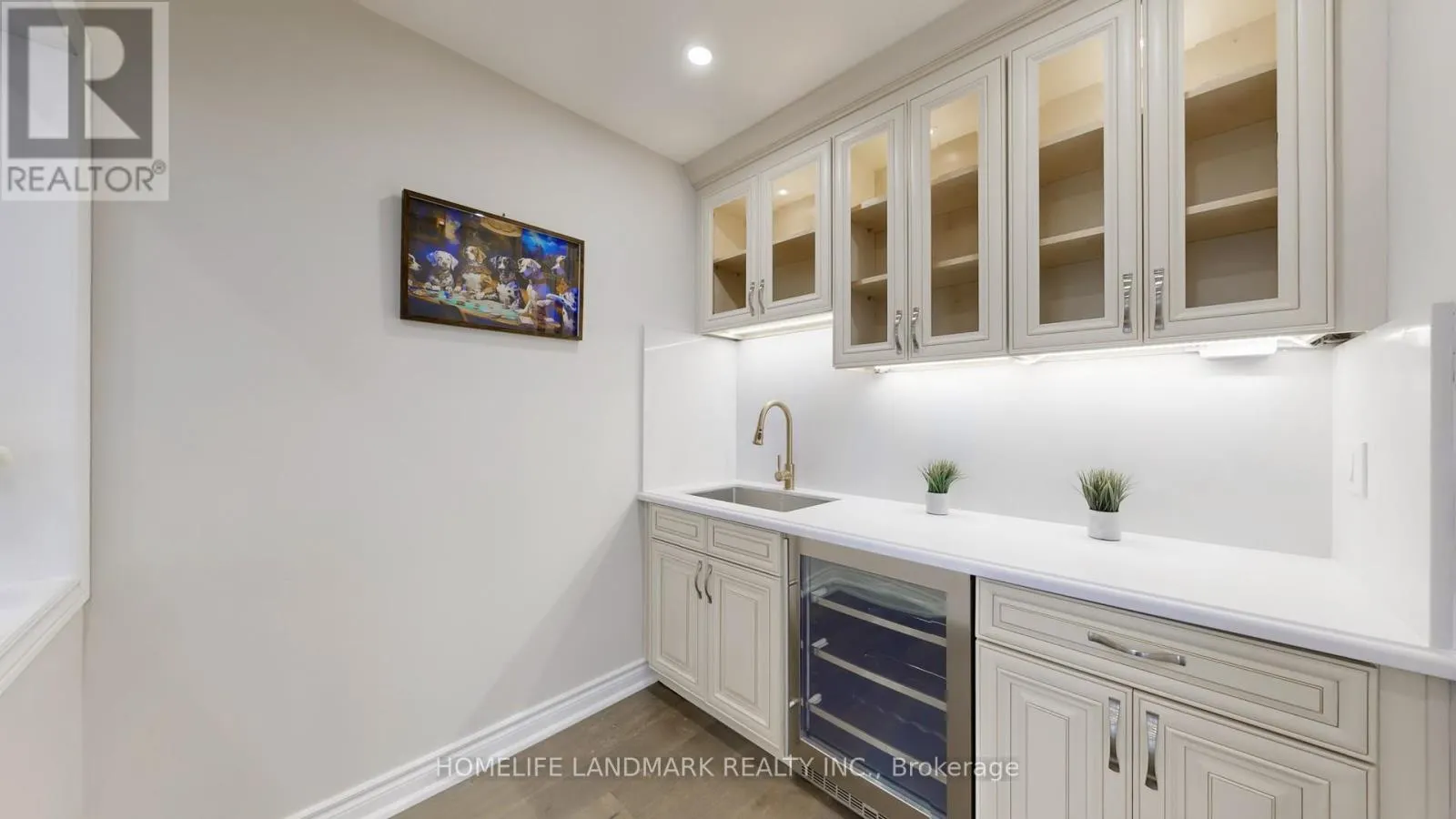 16 CRESCENTVIEW ROAD