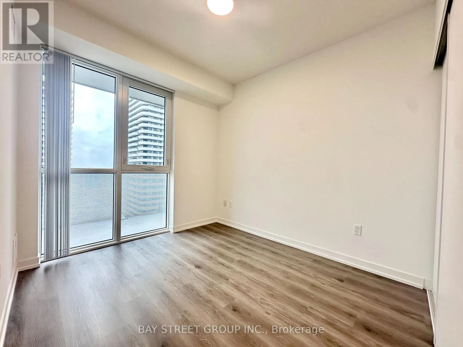 4102 - 28 INTERCHANGE WAY