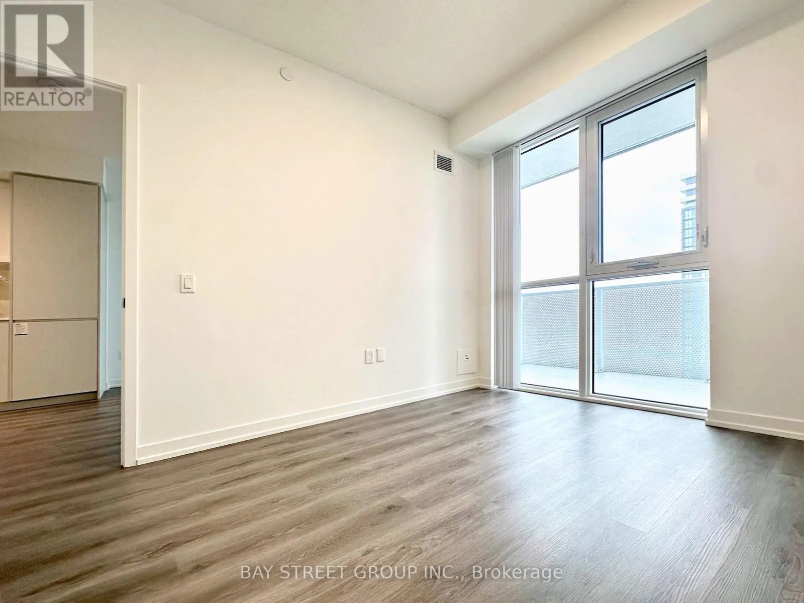 4102 - 28 INTERCHANGE WAY