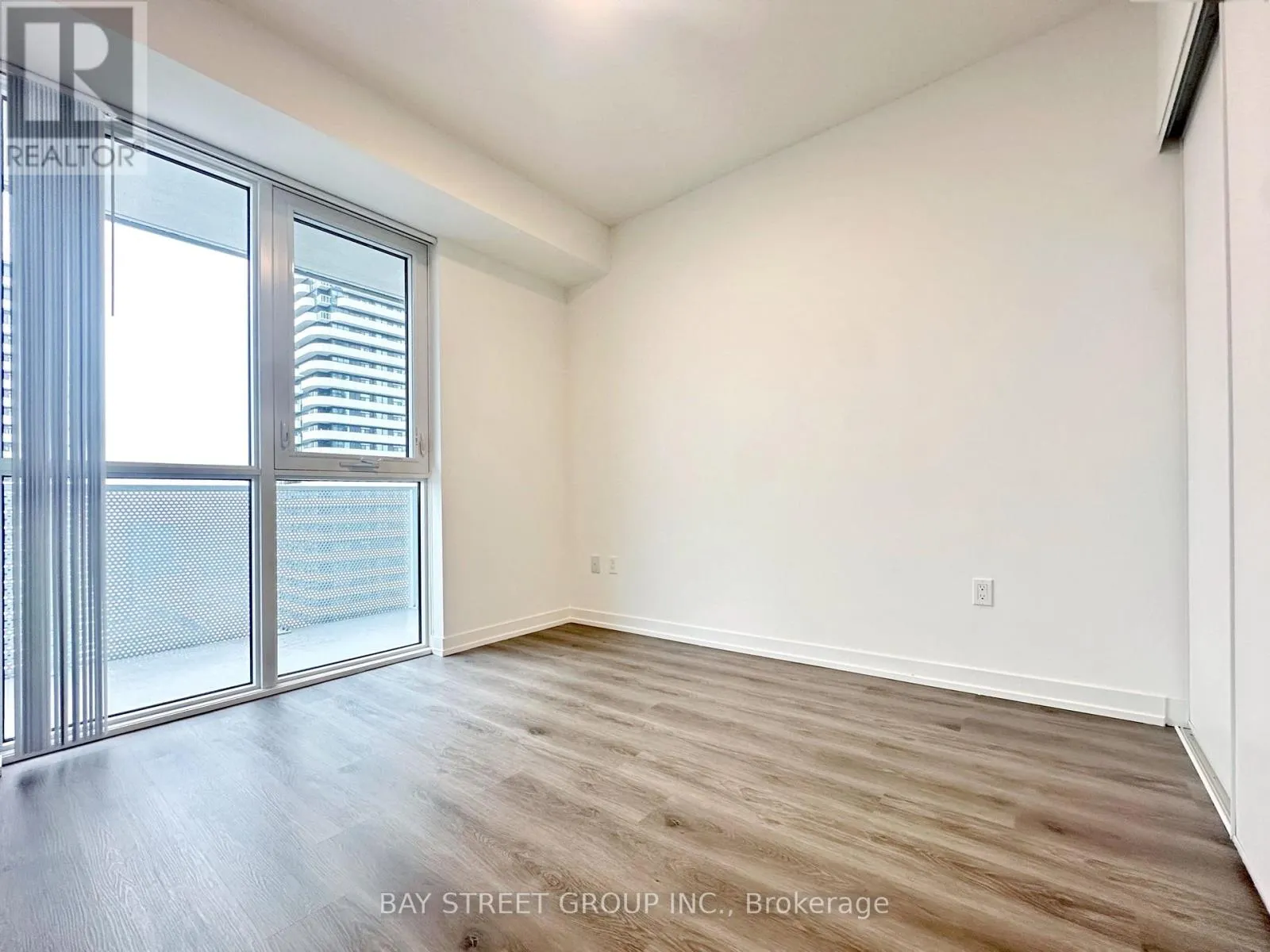 4102 - 28 INTERCHANGE WAY