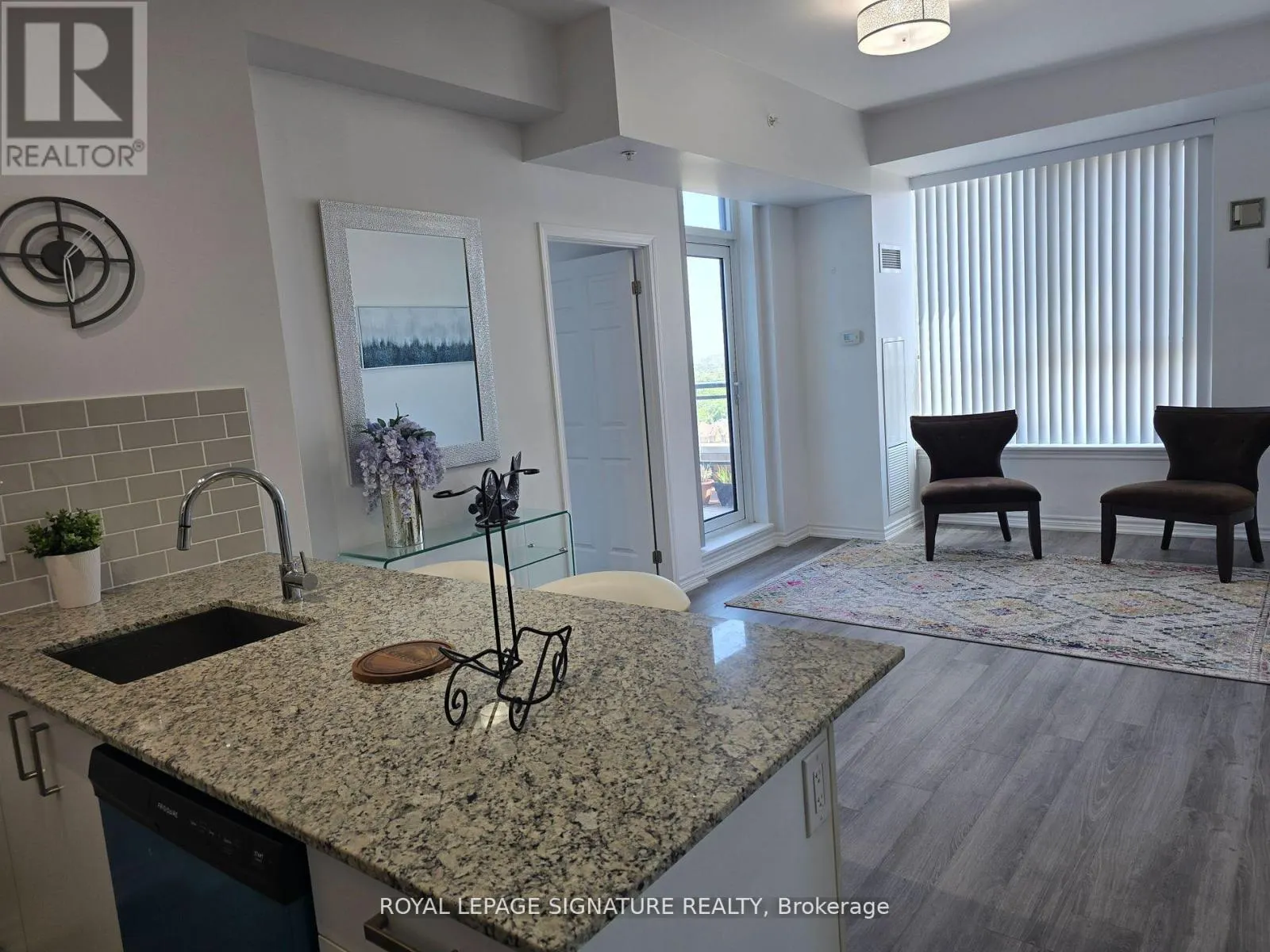 610 - 11611 YONGE STREET