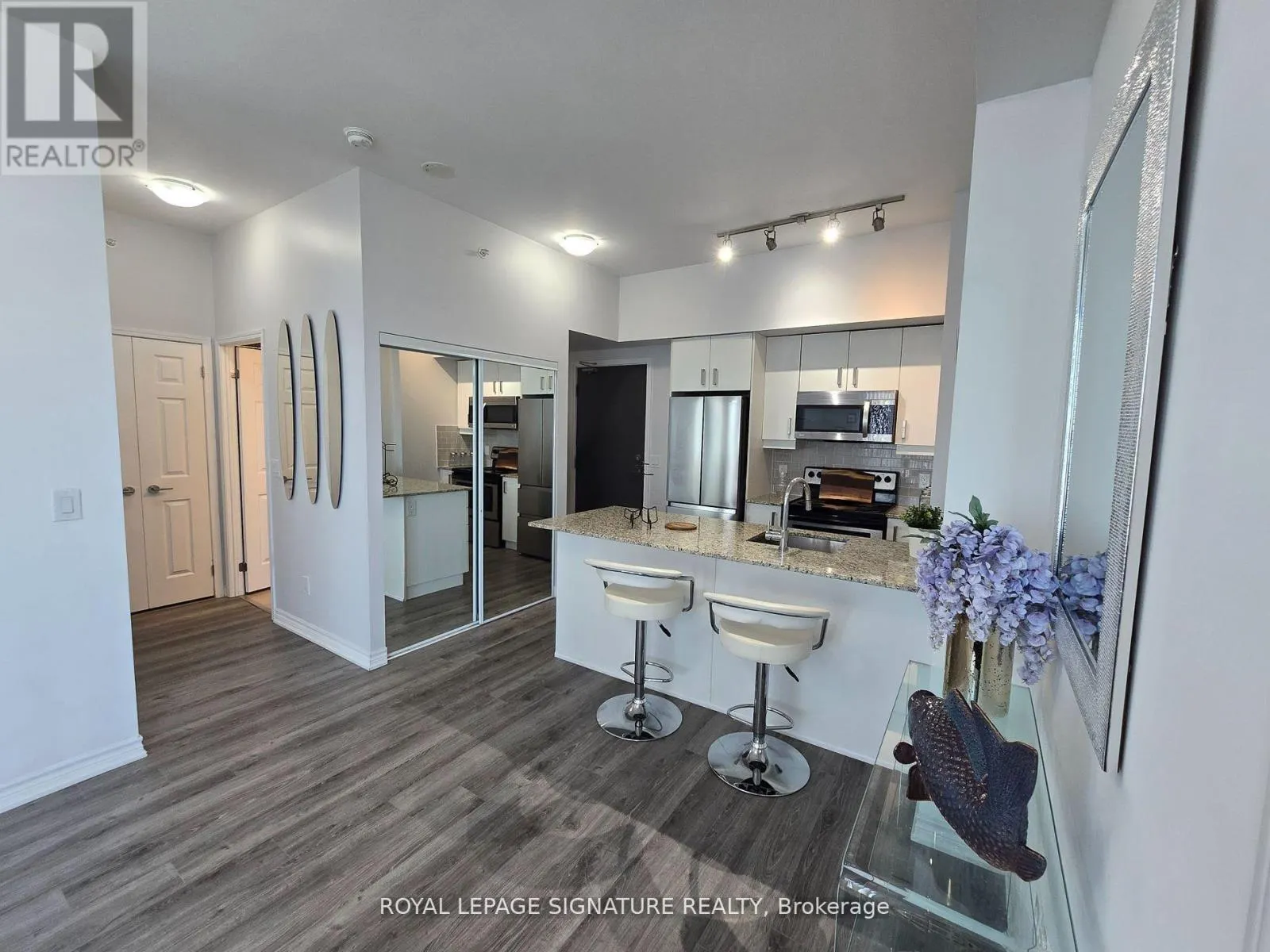 610 - 11611 YONGE STREET