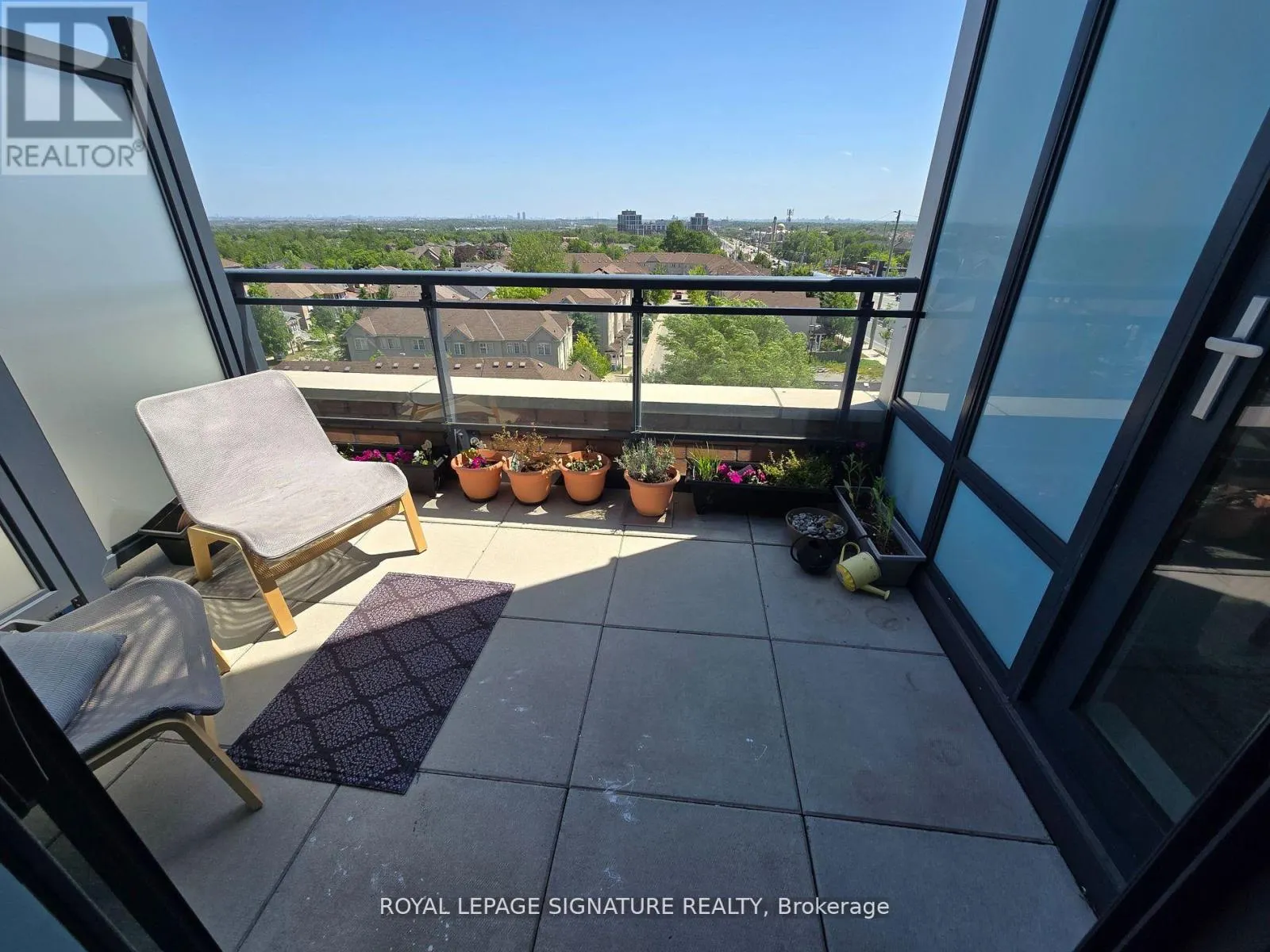 610 - 11611 YONGE STREET
