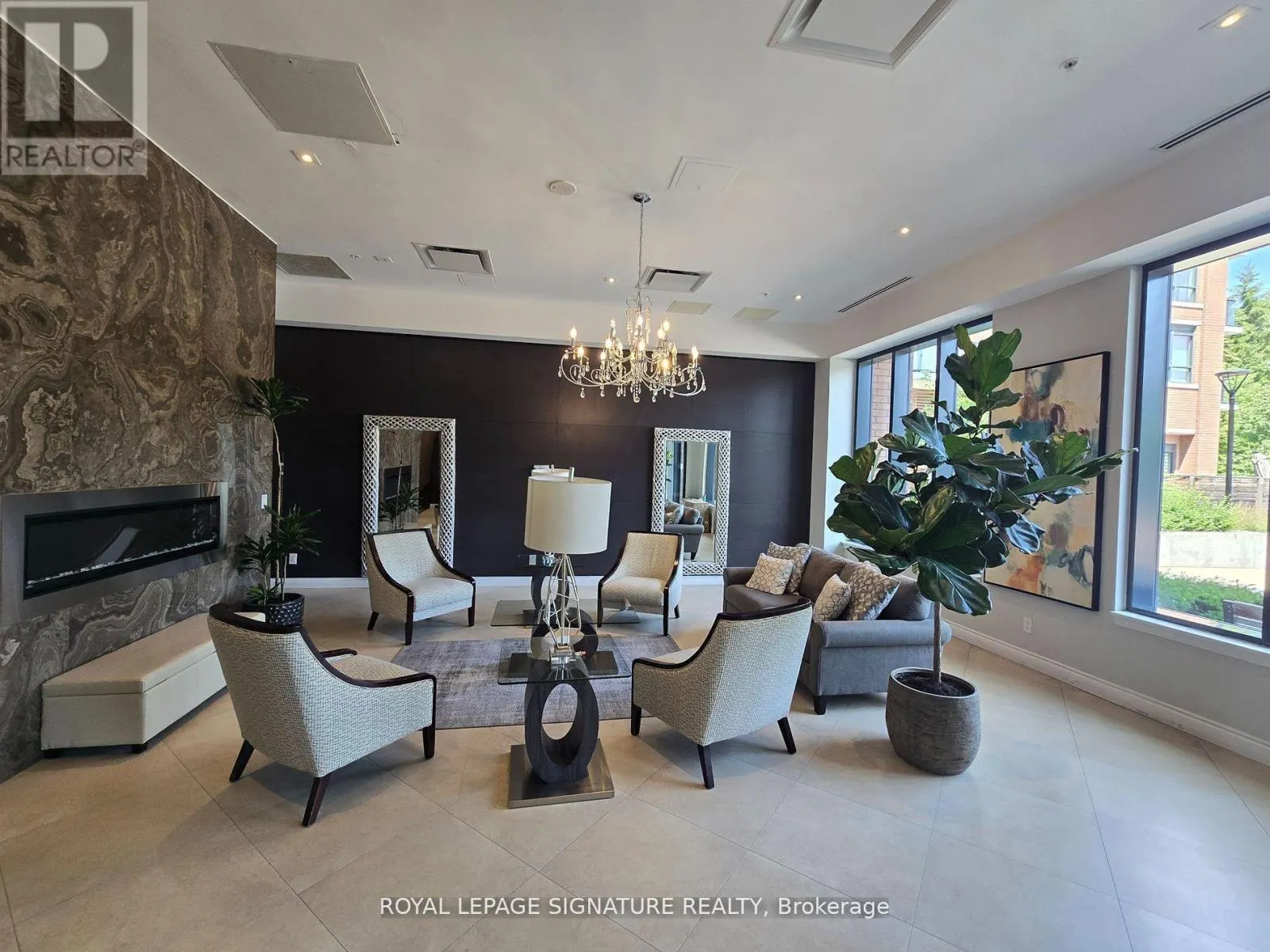 610 - 11611 YONGE STREET