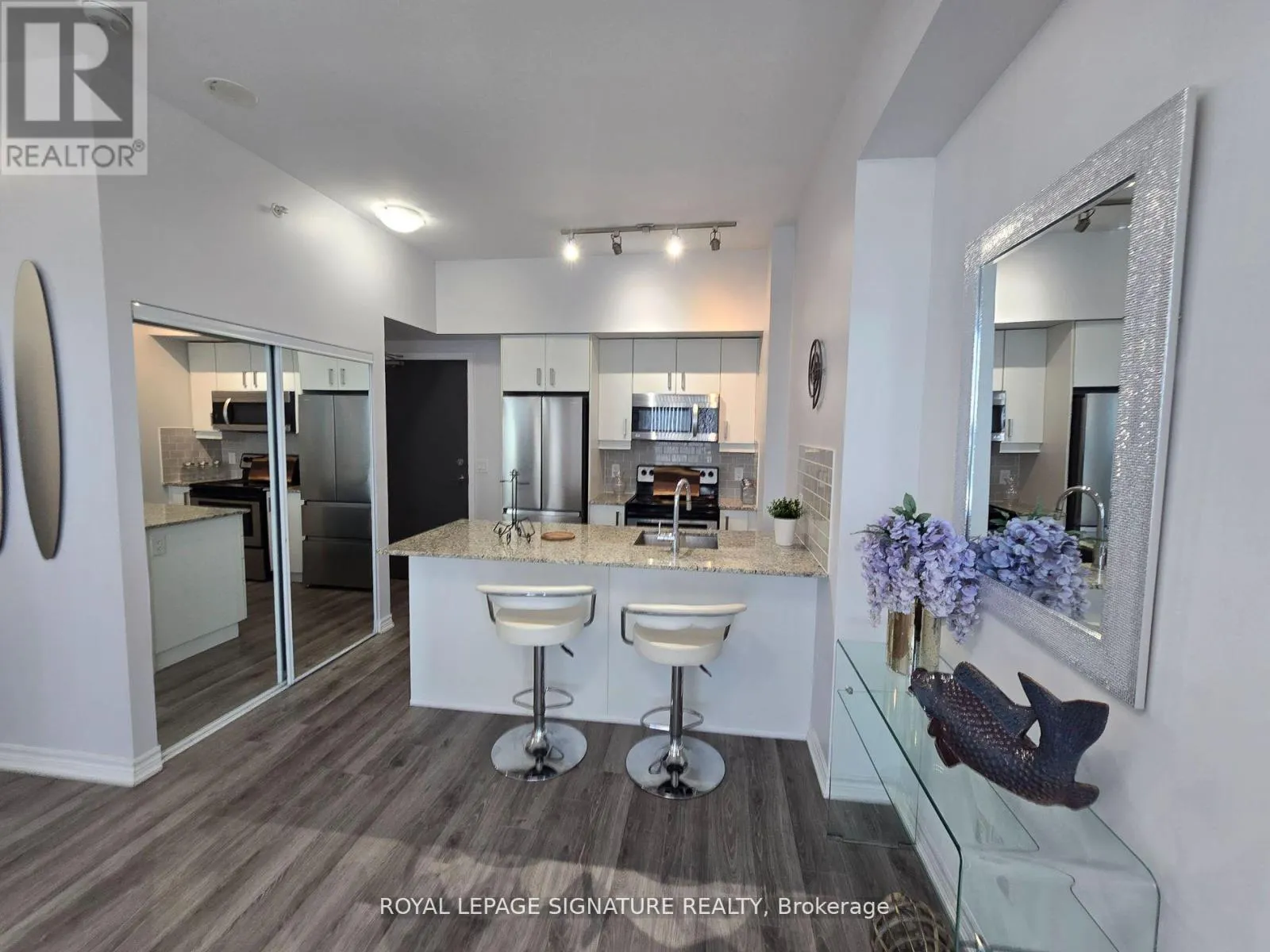 610 - 11611 YONGE STREET