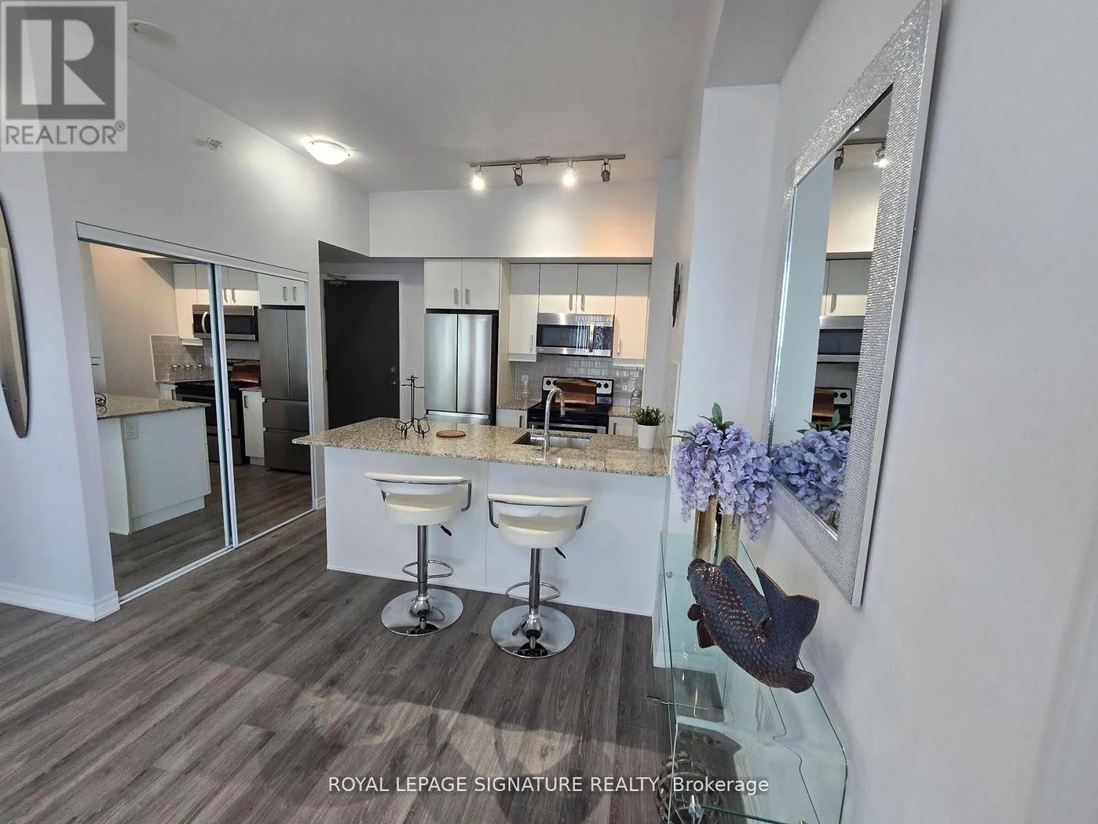 610 - 11611 YONGE STREET