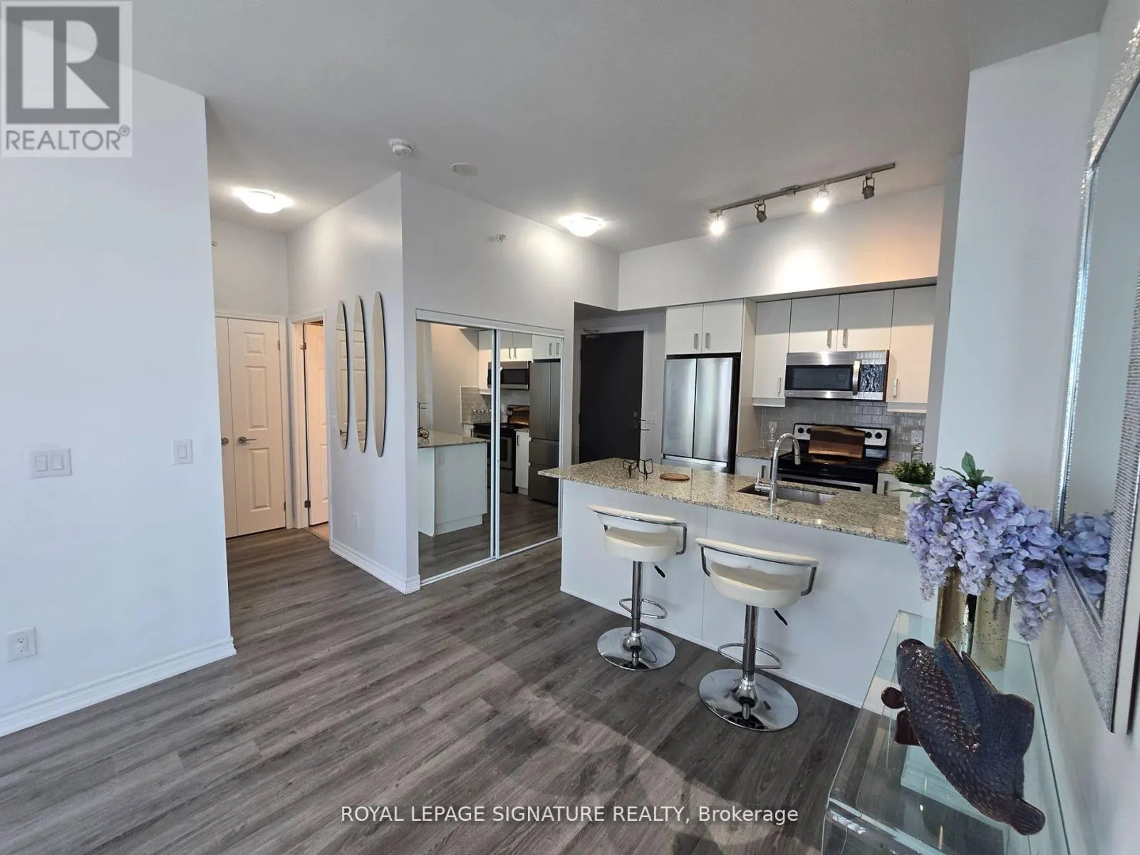 610 - 11611 YONGE STREET