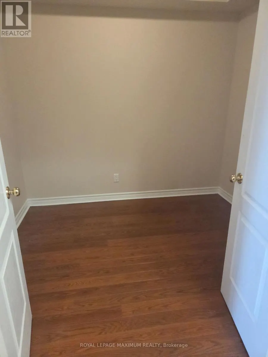 302 - 88 PROMENADE CIRCLE
