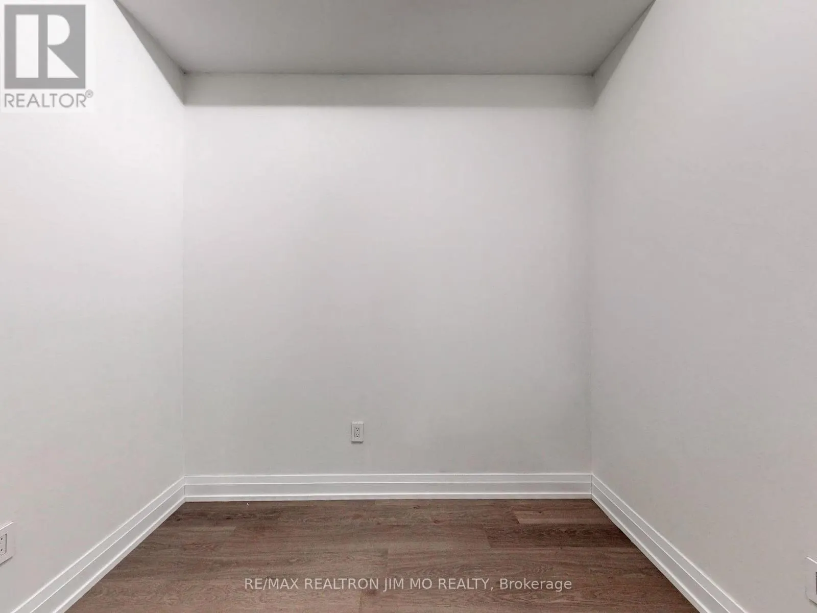 416 - 555 WILLIAM GRAHAM DRIVE