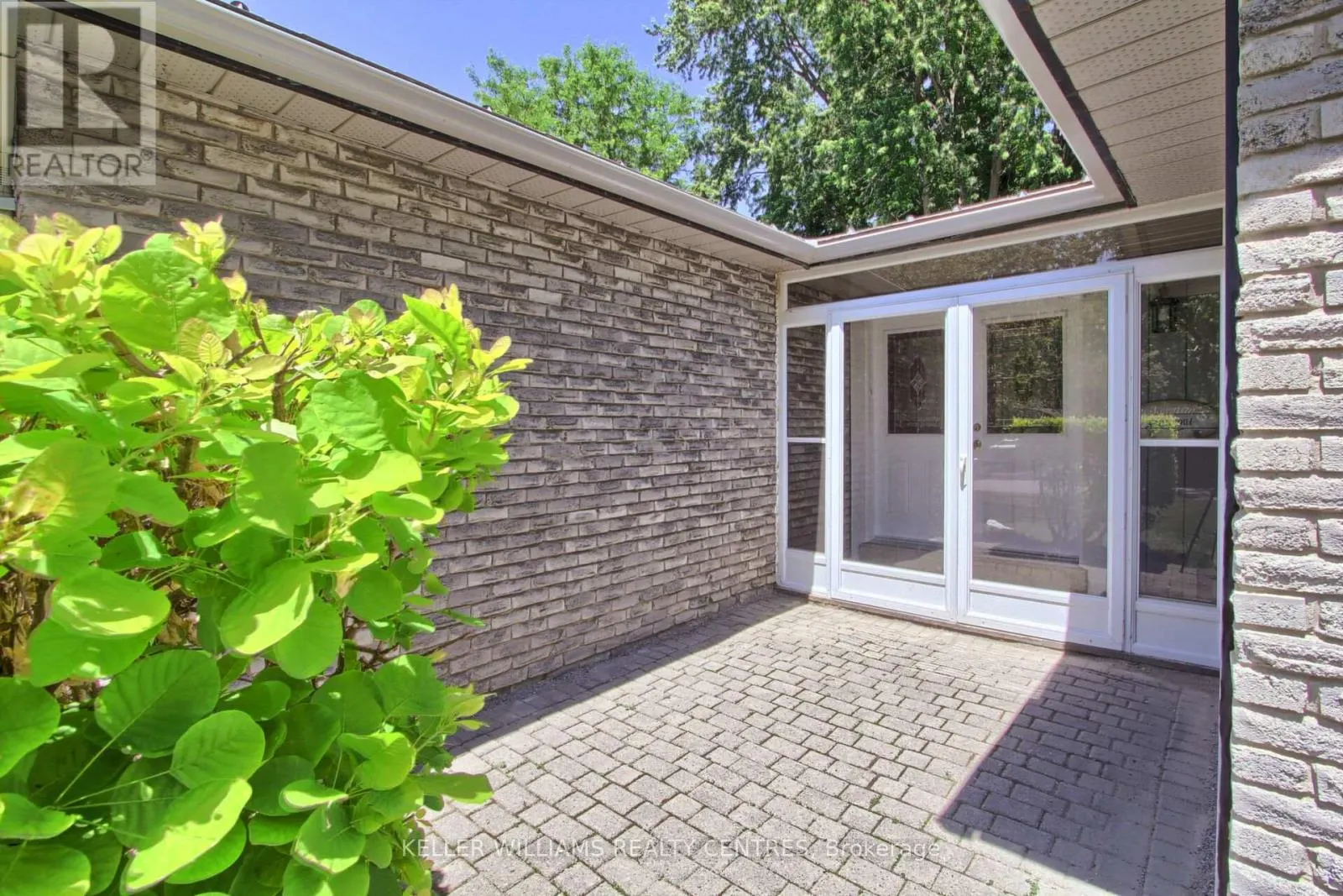 871 ELGIN STREET