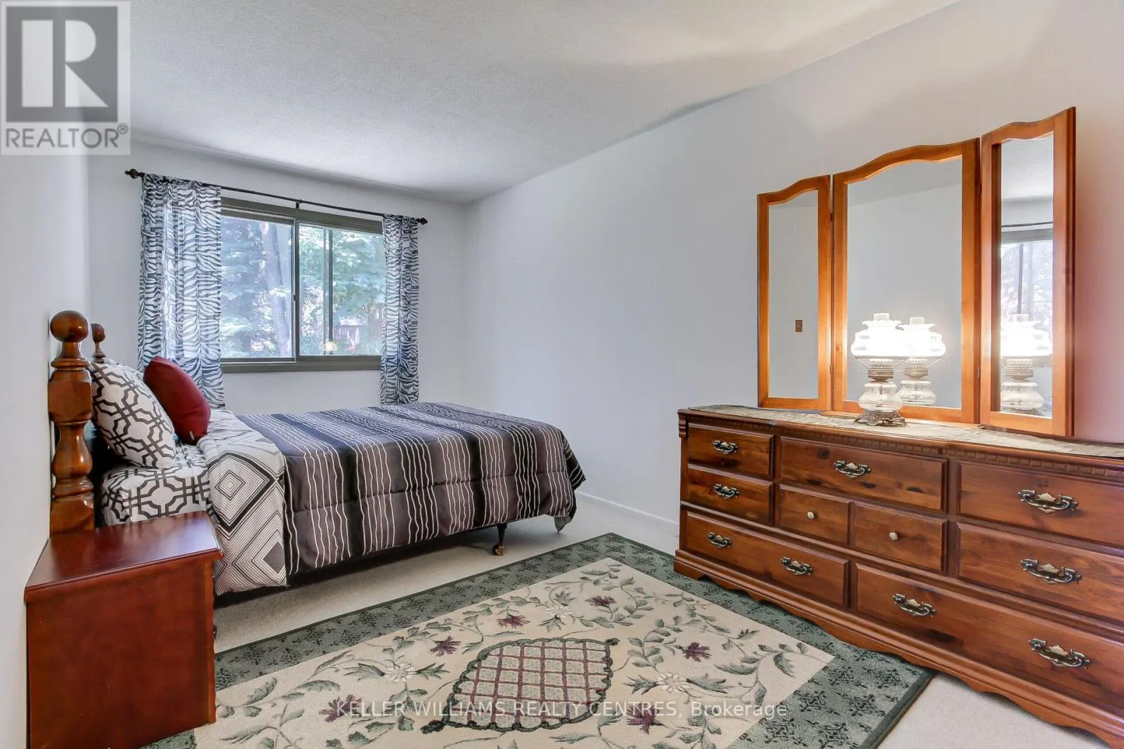 871 ELGIN STREET