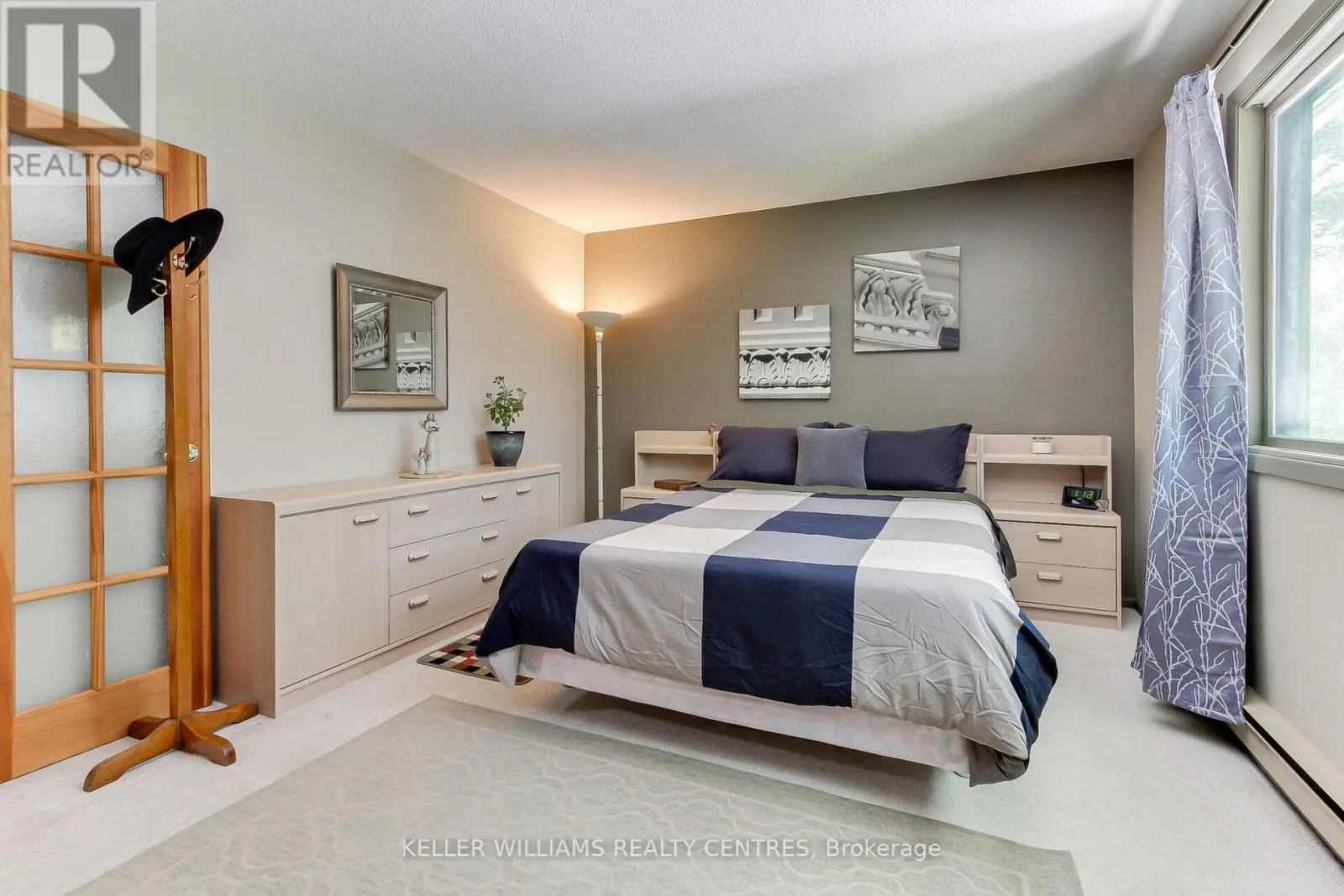 871 ELGIN STREET