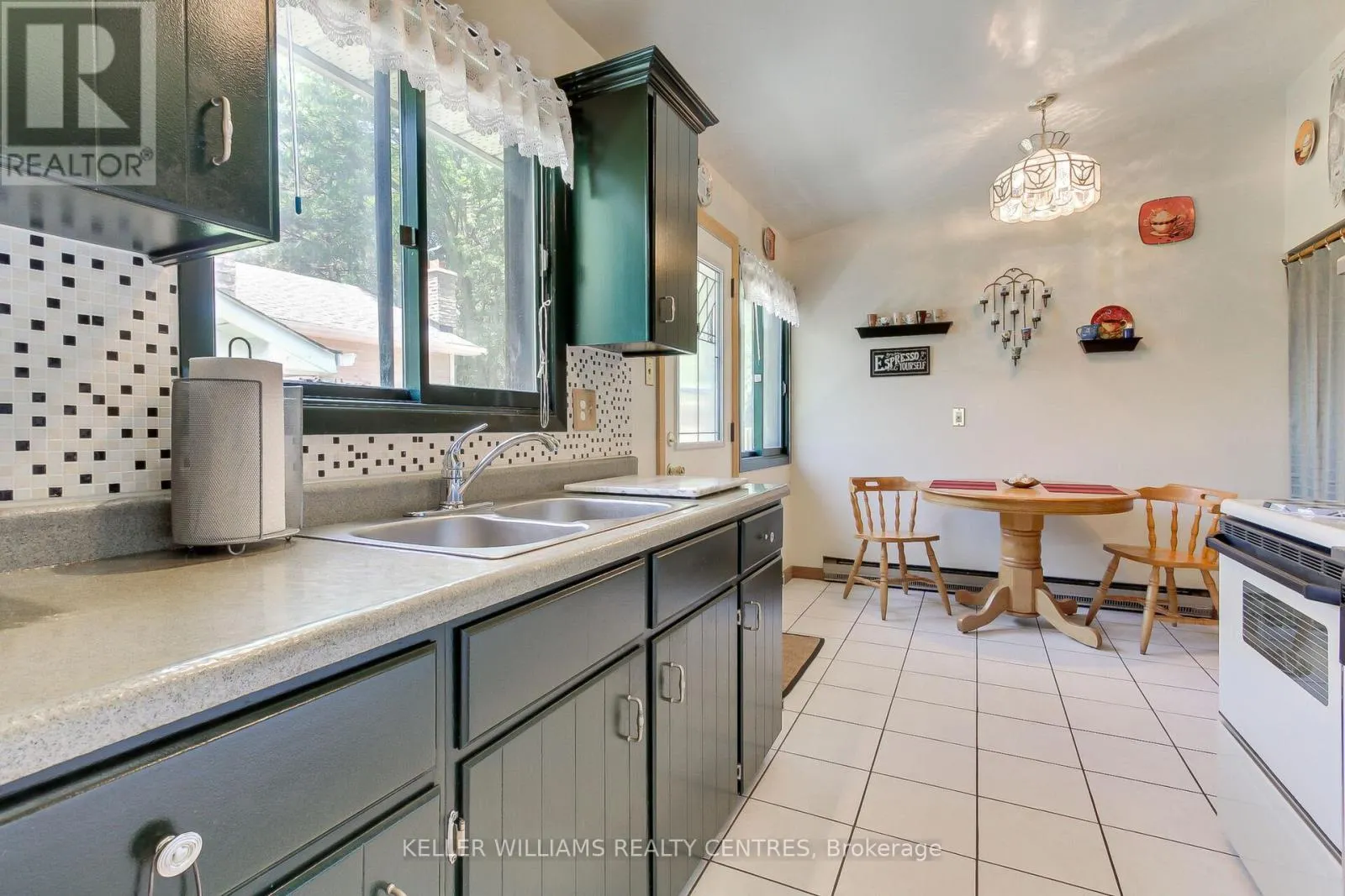 871 ELGIN STREET
