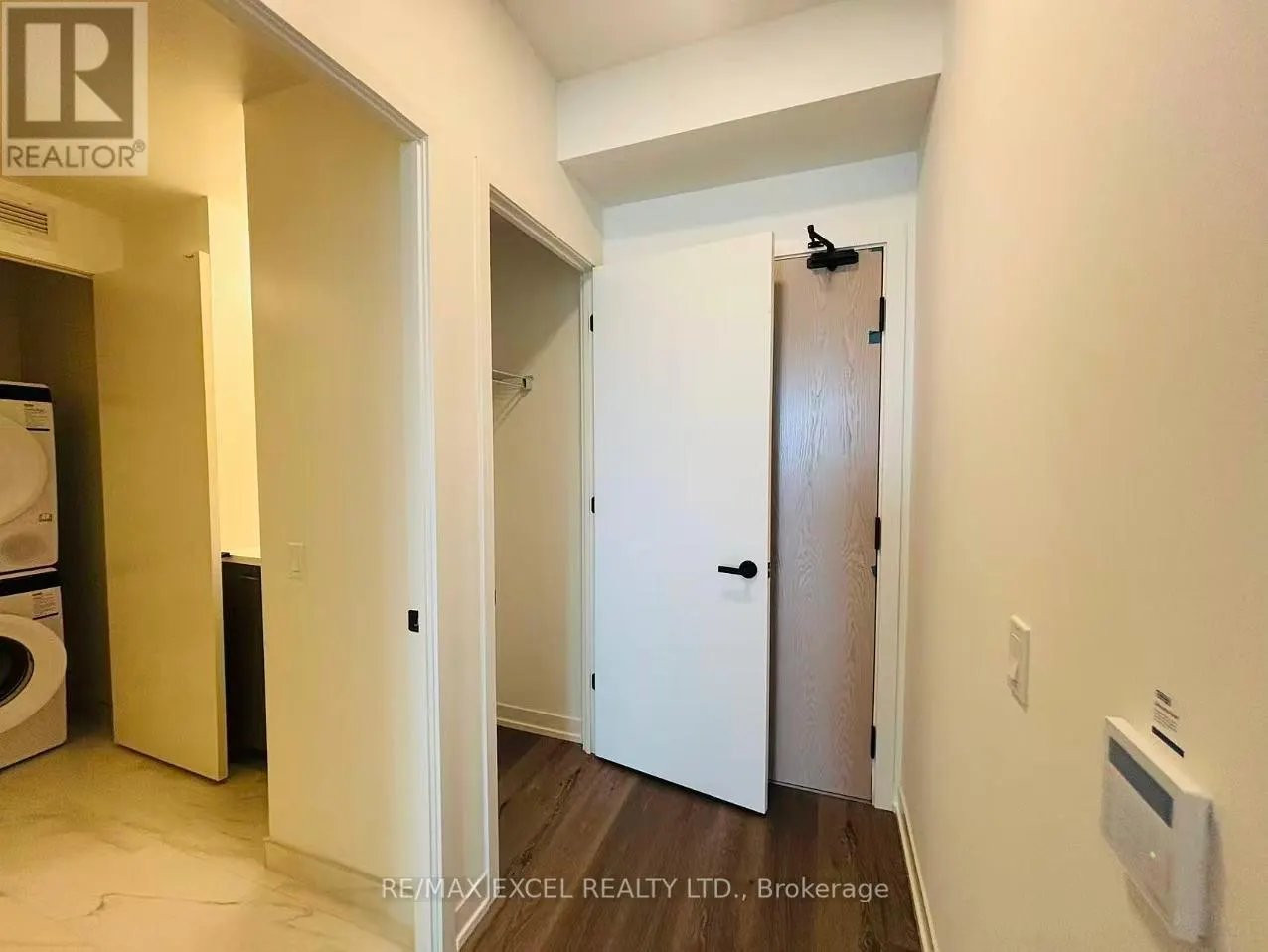 3906 - 28 INTERCHANGE WAY