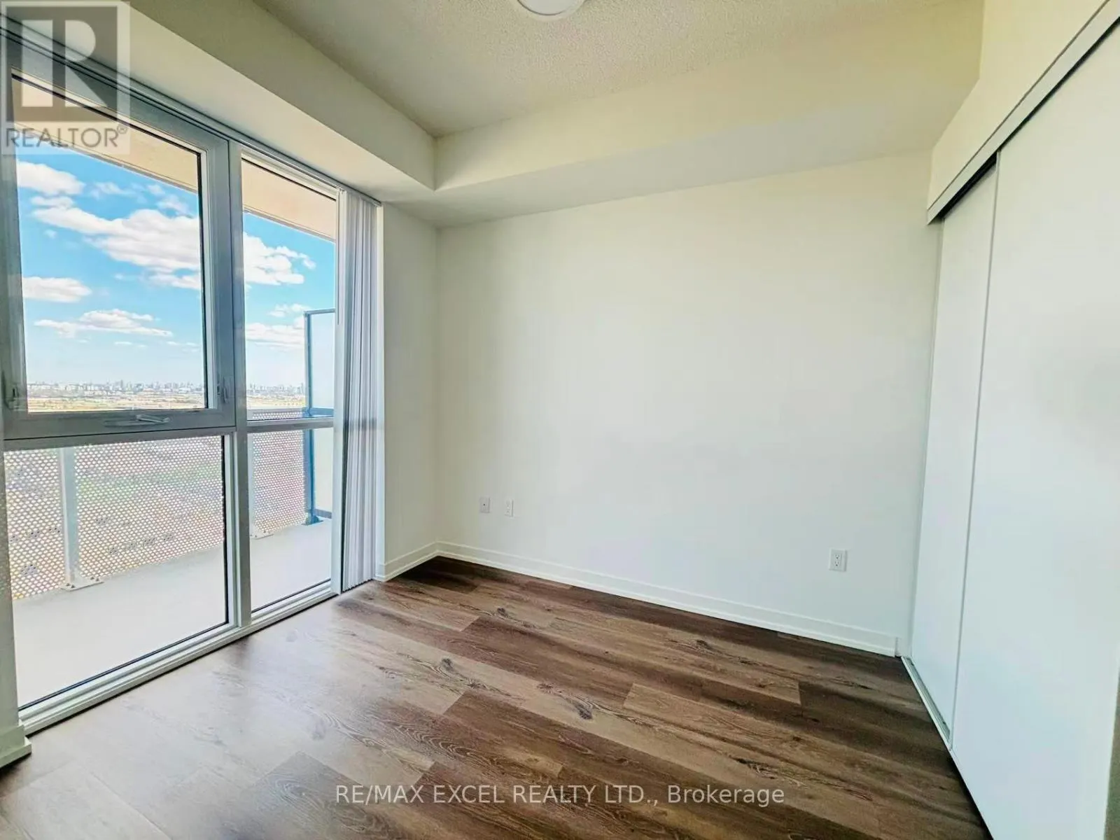 3906 - 28 INTERCHANGE WAY