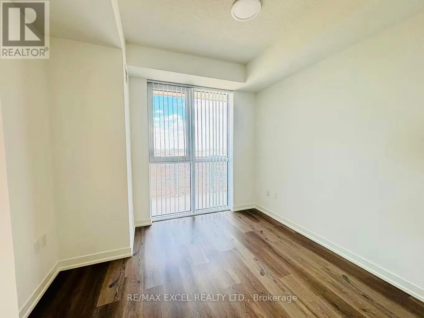 3906 - 28 INTERCHANGE WAY