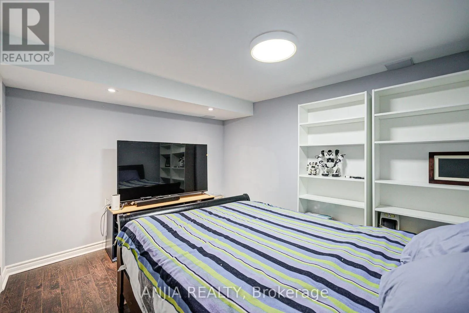 140 EDWARD JEFFERYS AVENUE