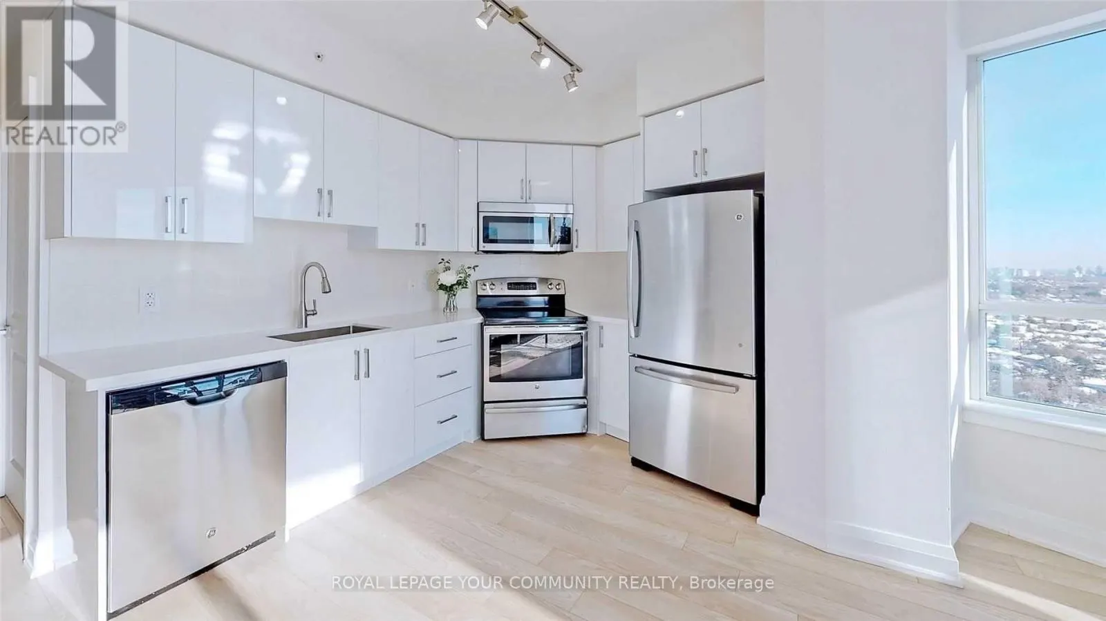 2426 - 7161 YONGE STREET