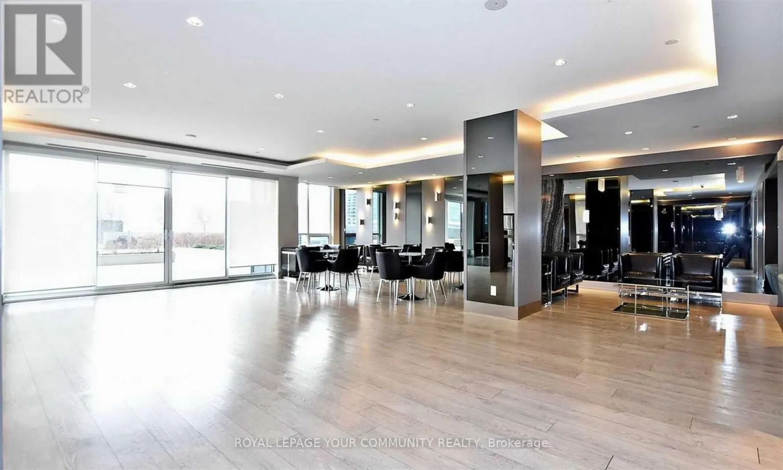 2426 - 7161 YONGE STREET