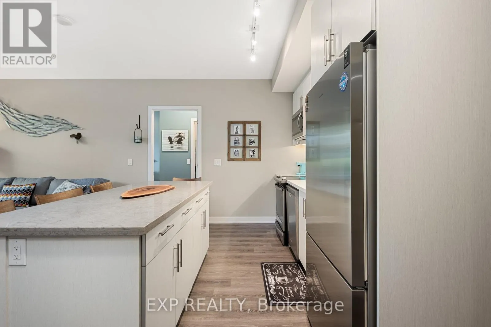B107 - 271 SEA RAY AVENUE