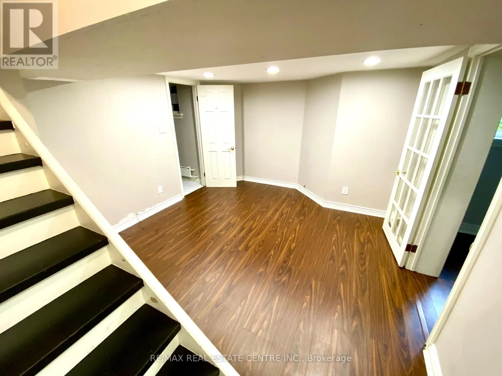 21 JOHN STREET E