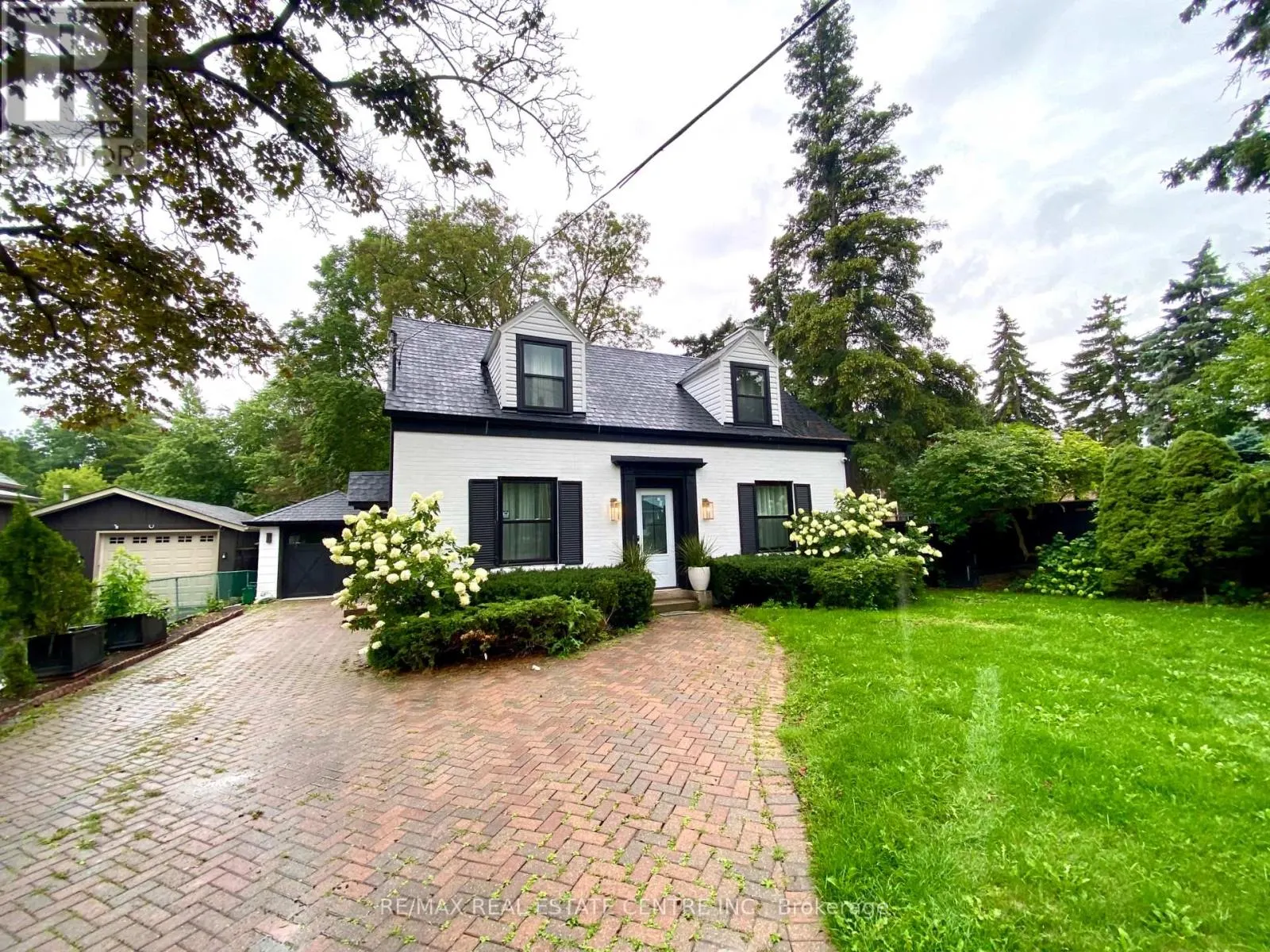21 JOHN STREET E
