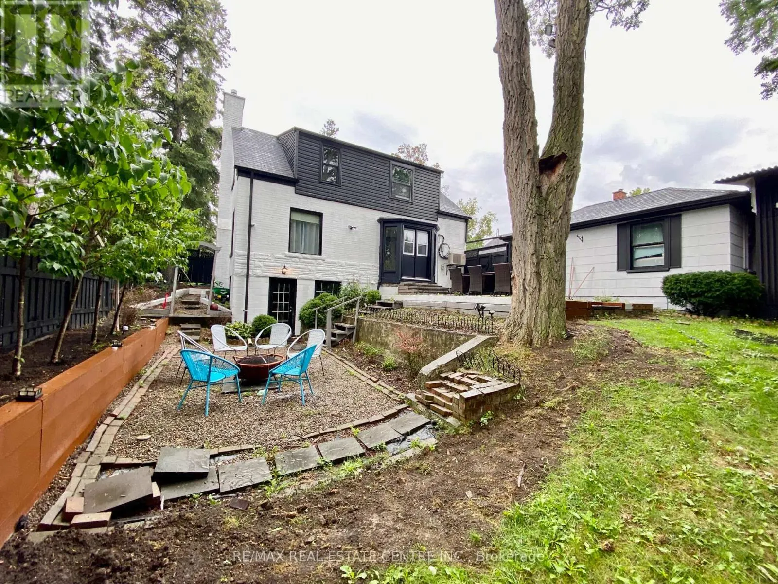 21 JOHN STREET E