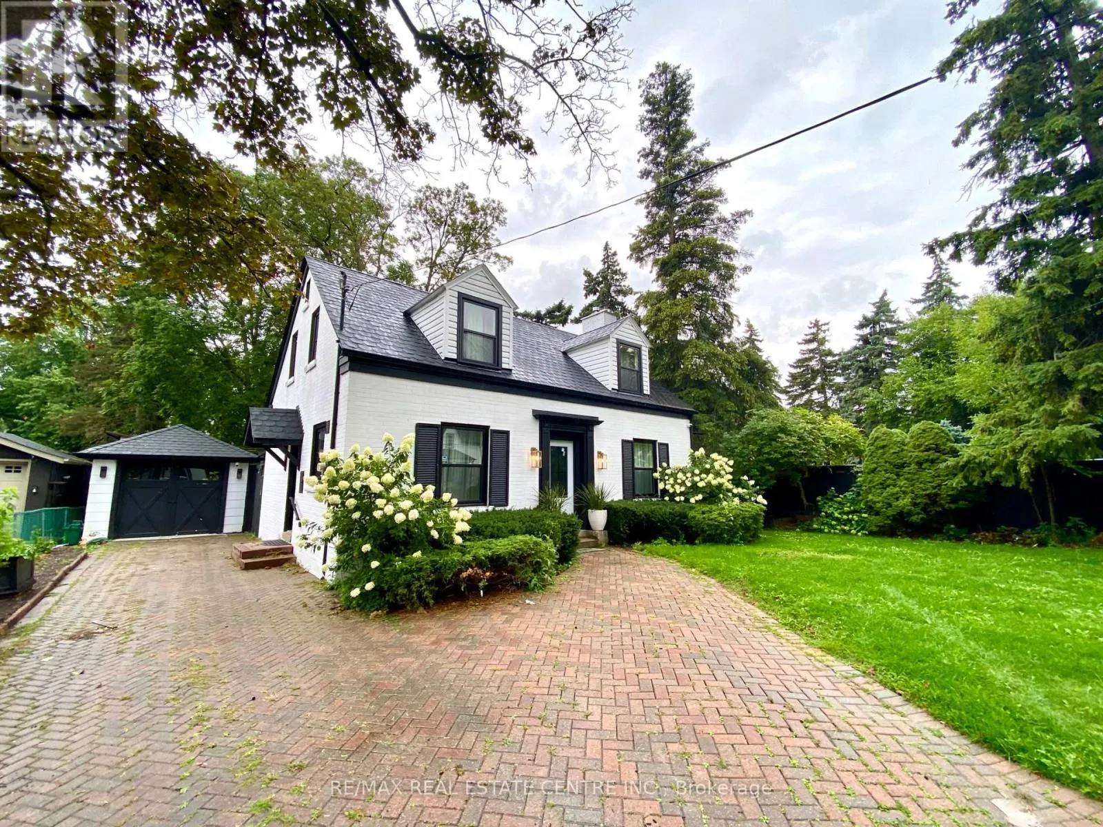 21 JOHN STREET E
