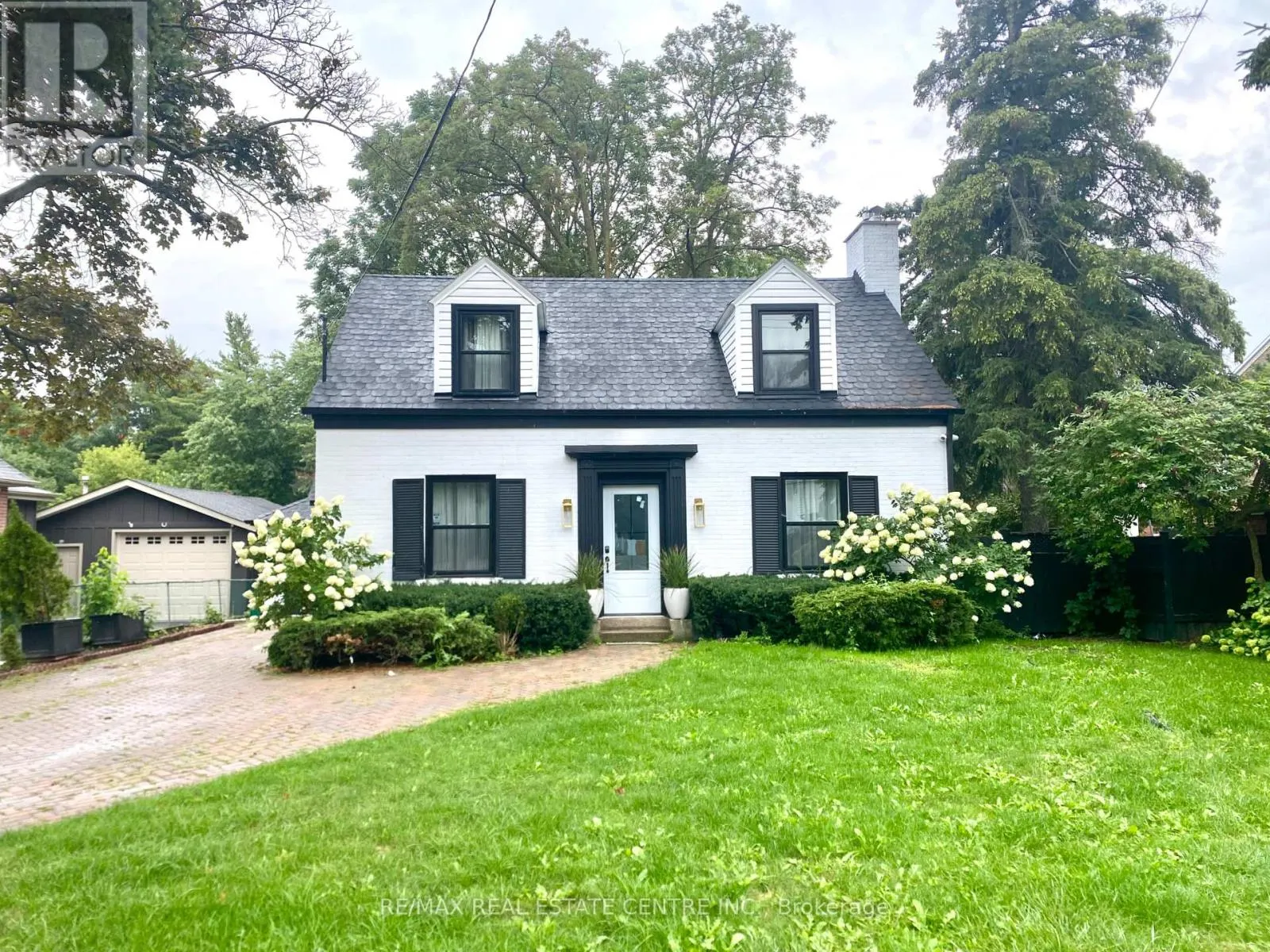 21 JOHN STREET E