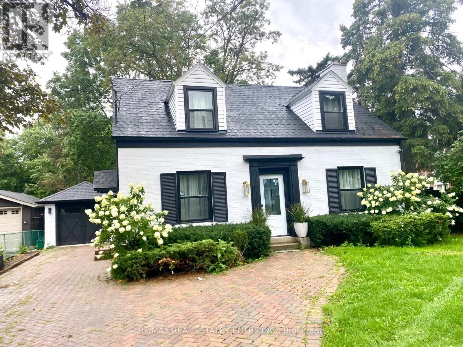 21 JOHN STREET E