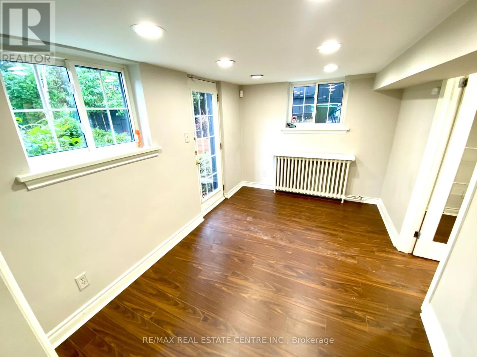 21 JOHN STREET E