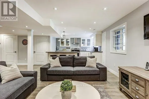 61 DEERWOOD CRESCENT