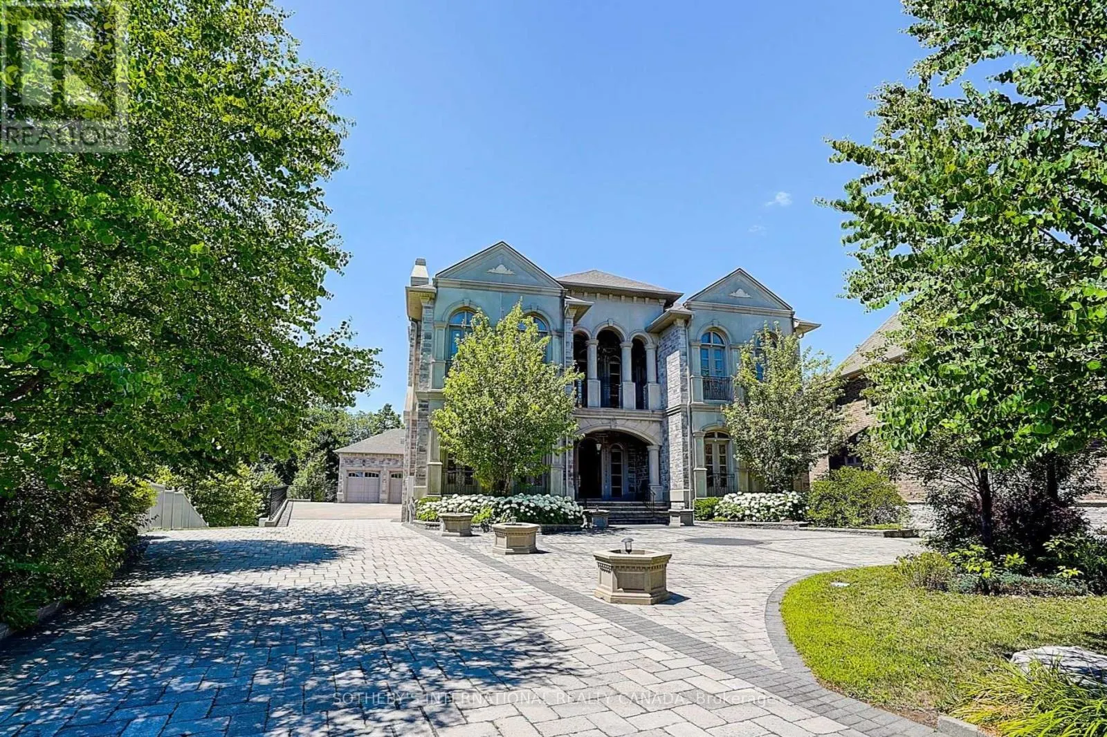 71 GRANDVISTA CRESCENT