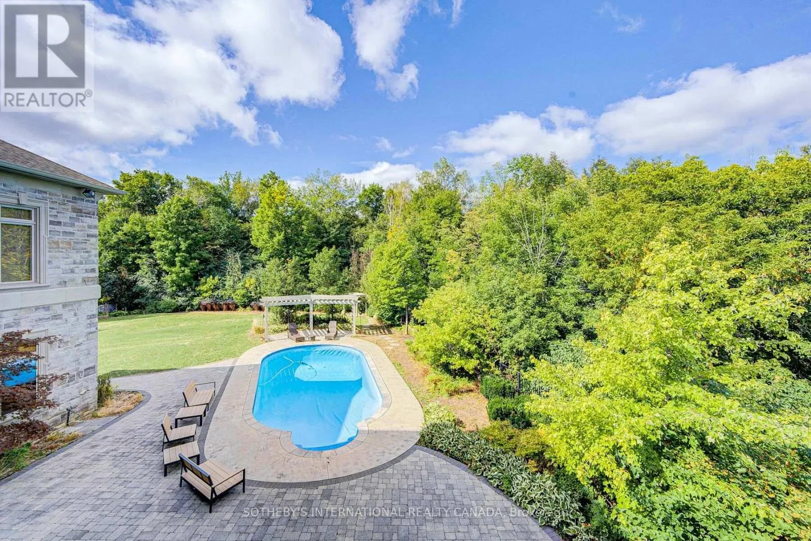 71 GRANDVISTA CRESCENT