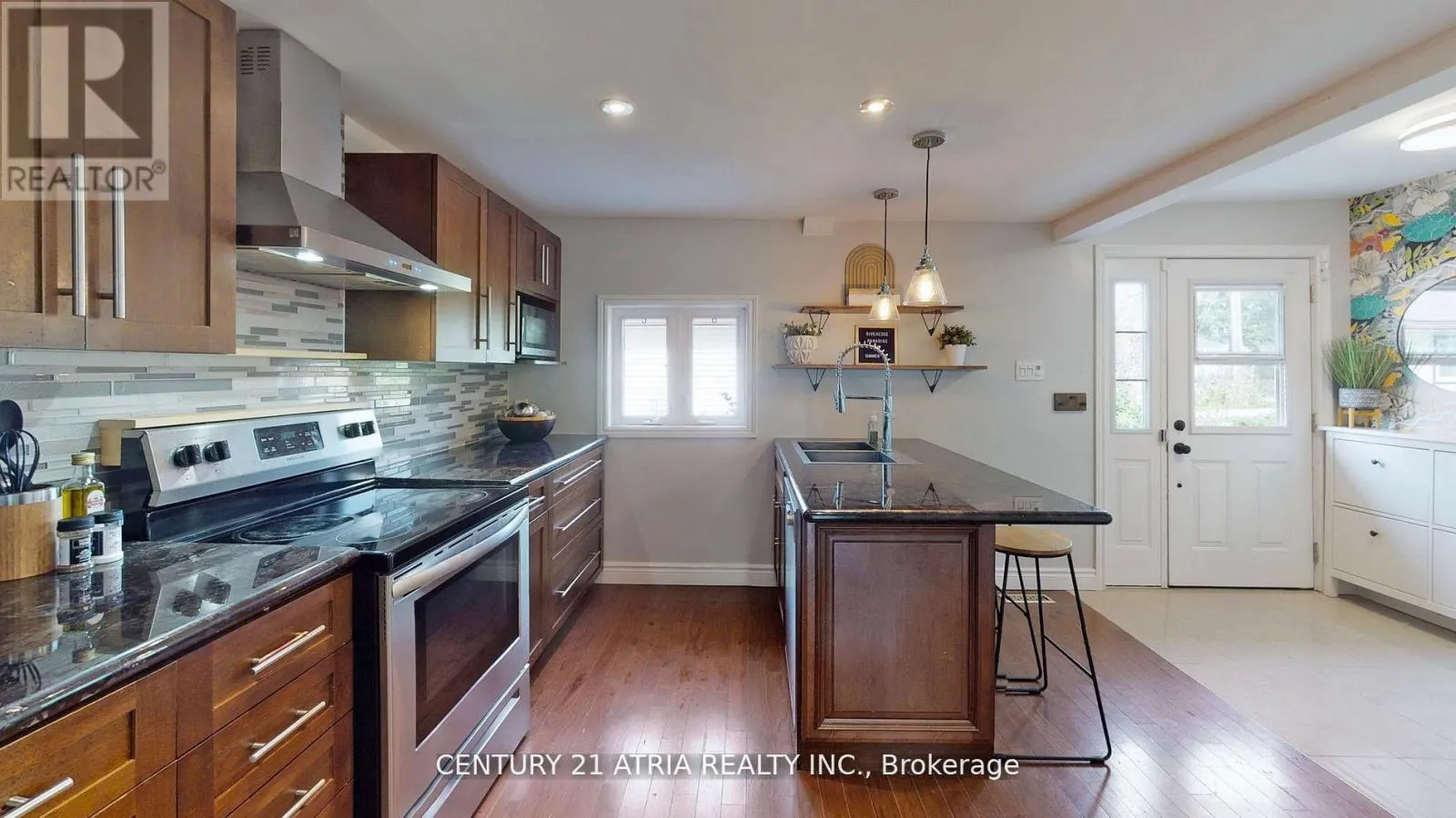 175 RIVEREDGE DRIVE