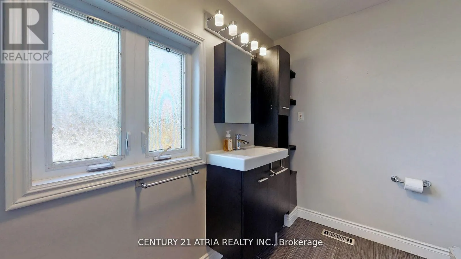 175 RIVEREDGE DRIVE