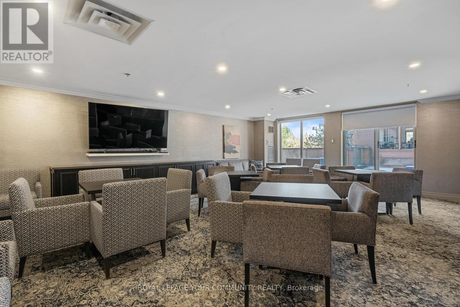 305 - 14924 YONGE STREET