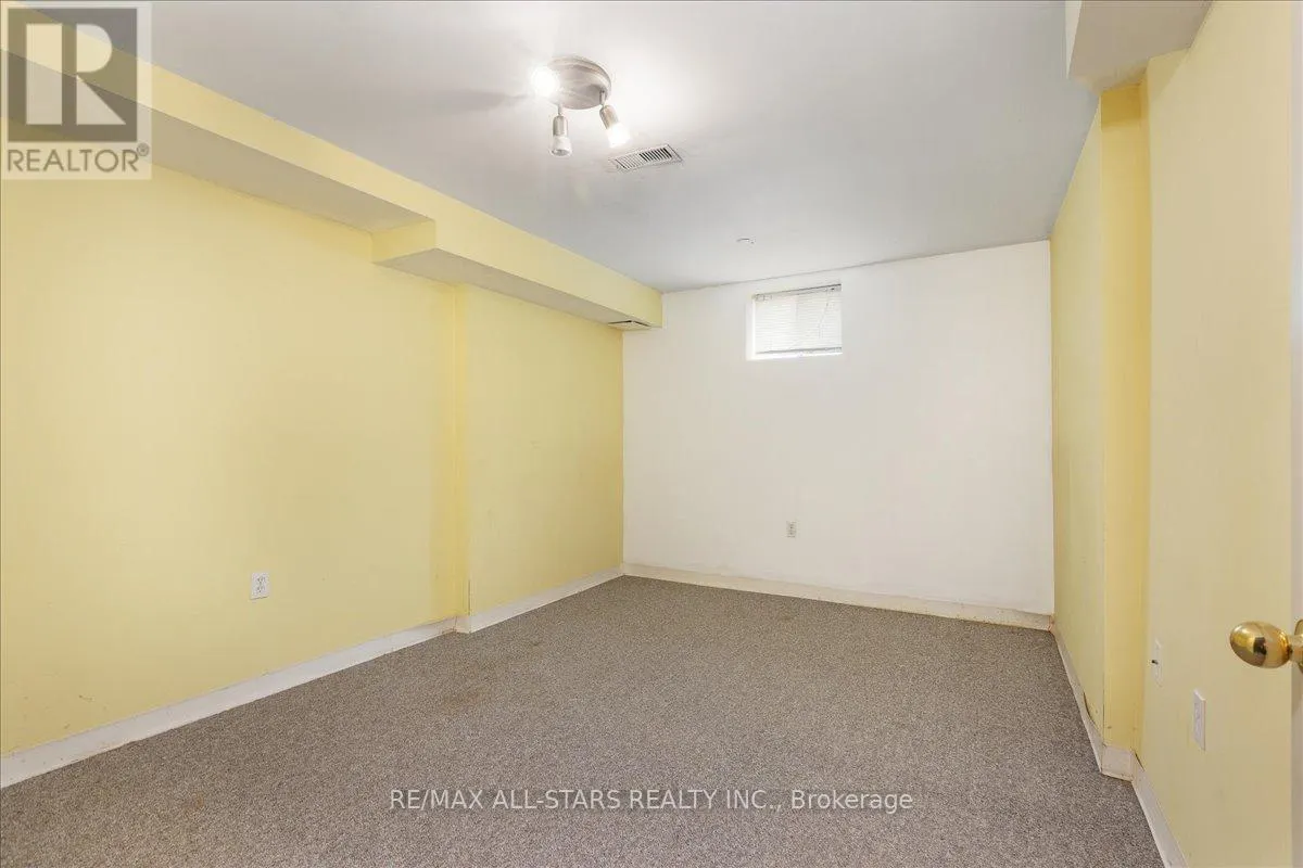 16 IVEAGH DRIVE