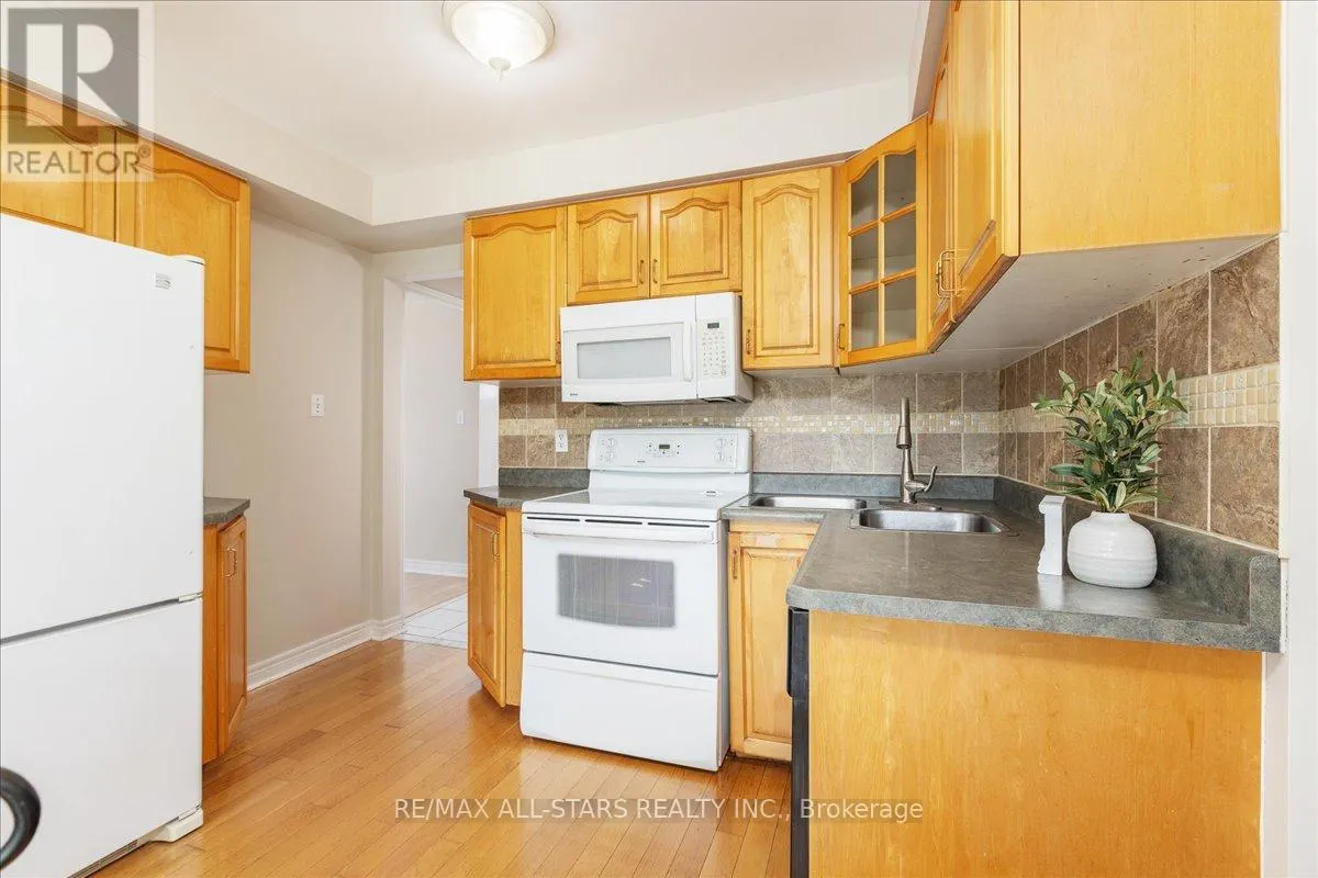 16 IVEAGH DRIVE