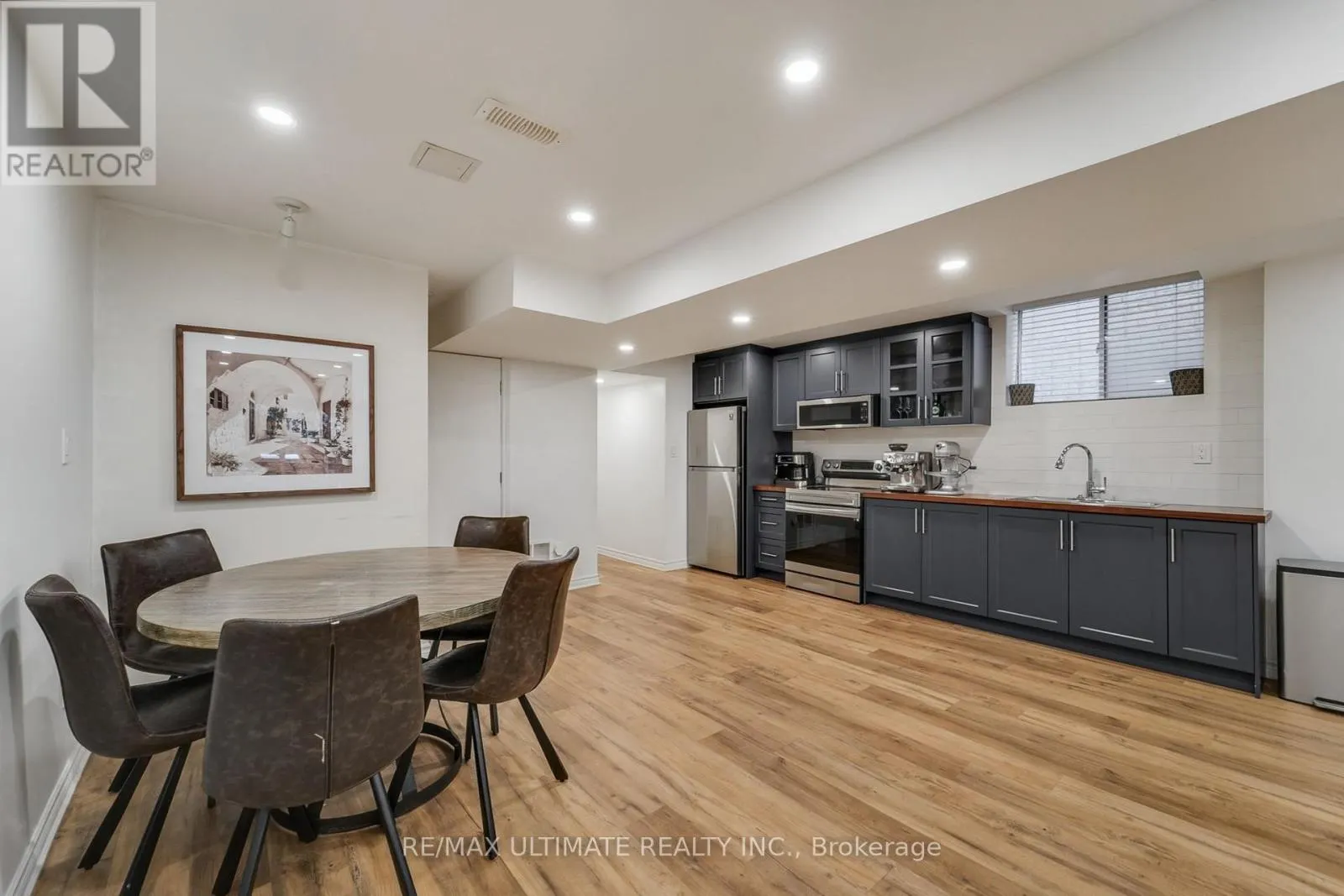 37 ZENITH AVENUE