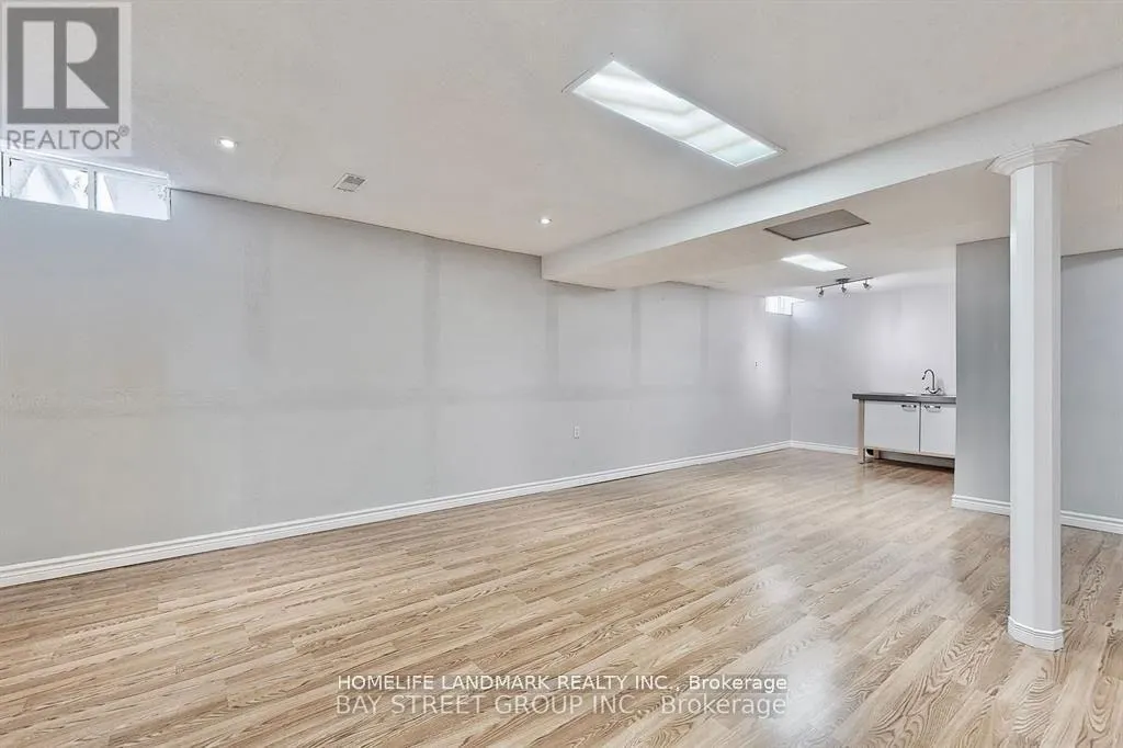 25 TOWER BRIDGE CRESCENT S