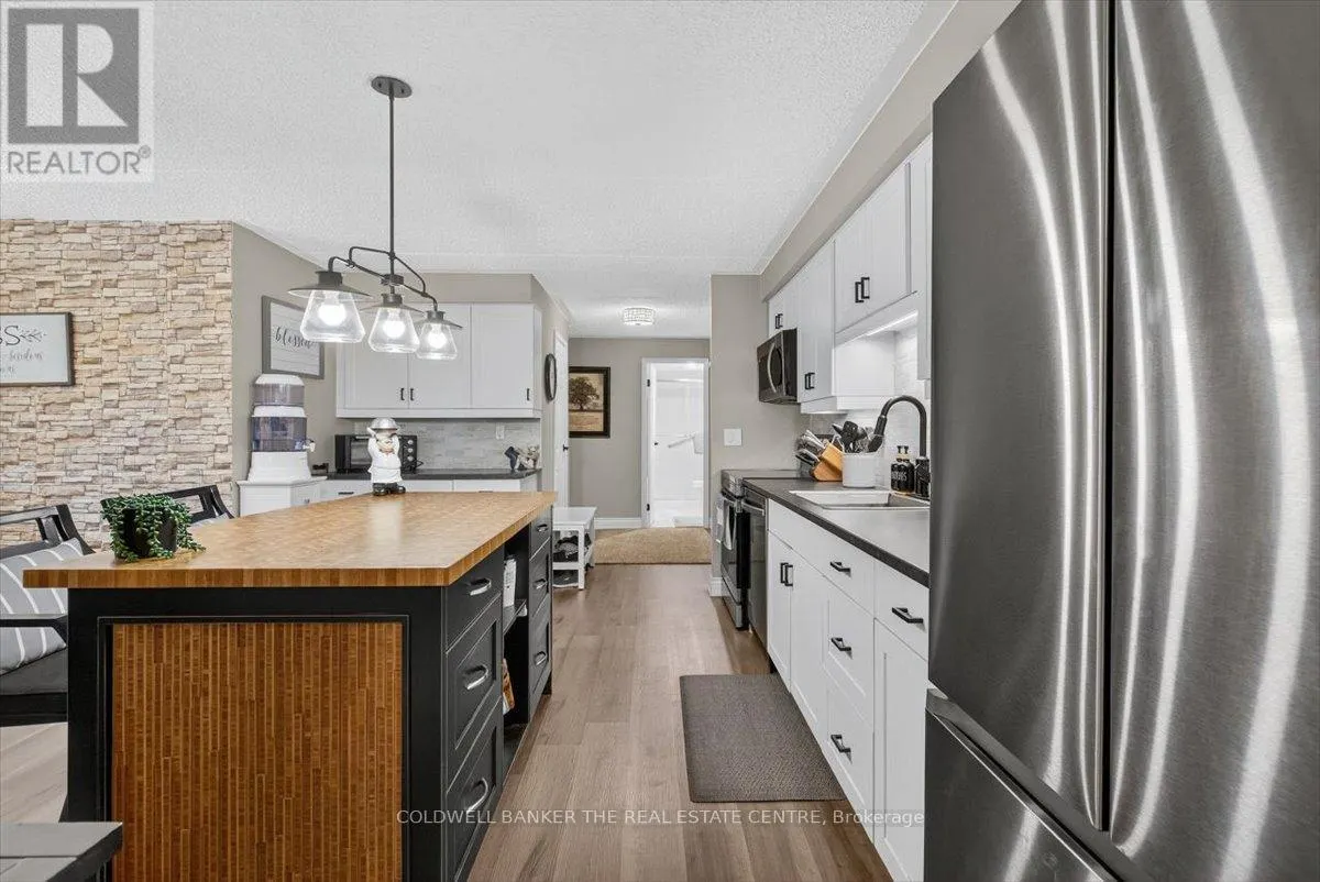 103 - 74 THE QUEENSWAY S STREET S