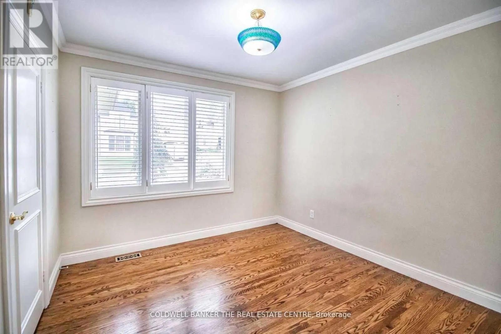 4 ORLON CRESCENT